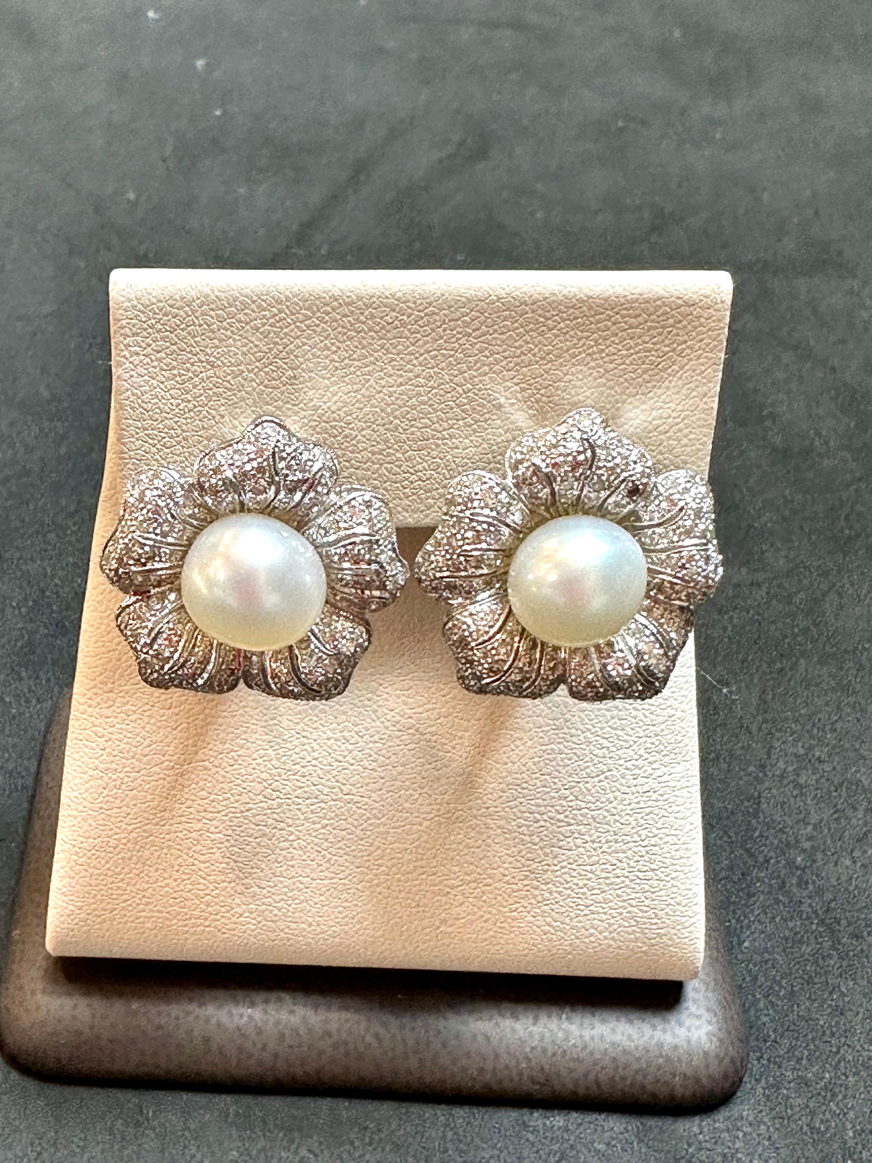 Women's Vintage Diamond South Sea Pearl Flower 18K White Gold , Clip on / Collapsible For Sale