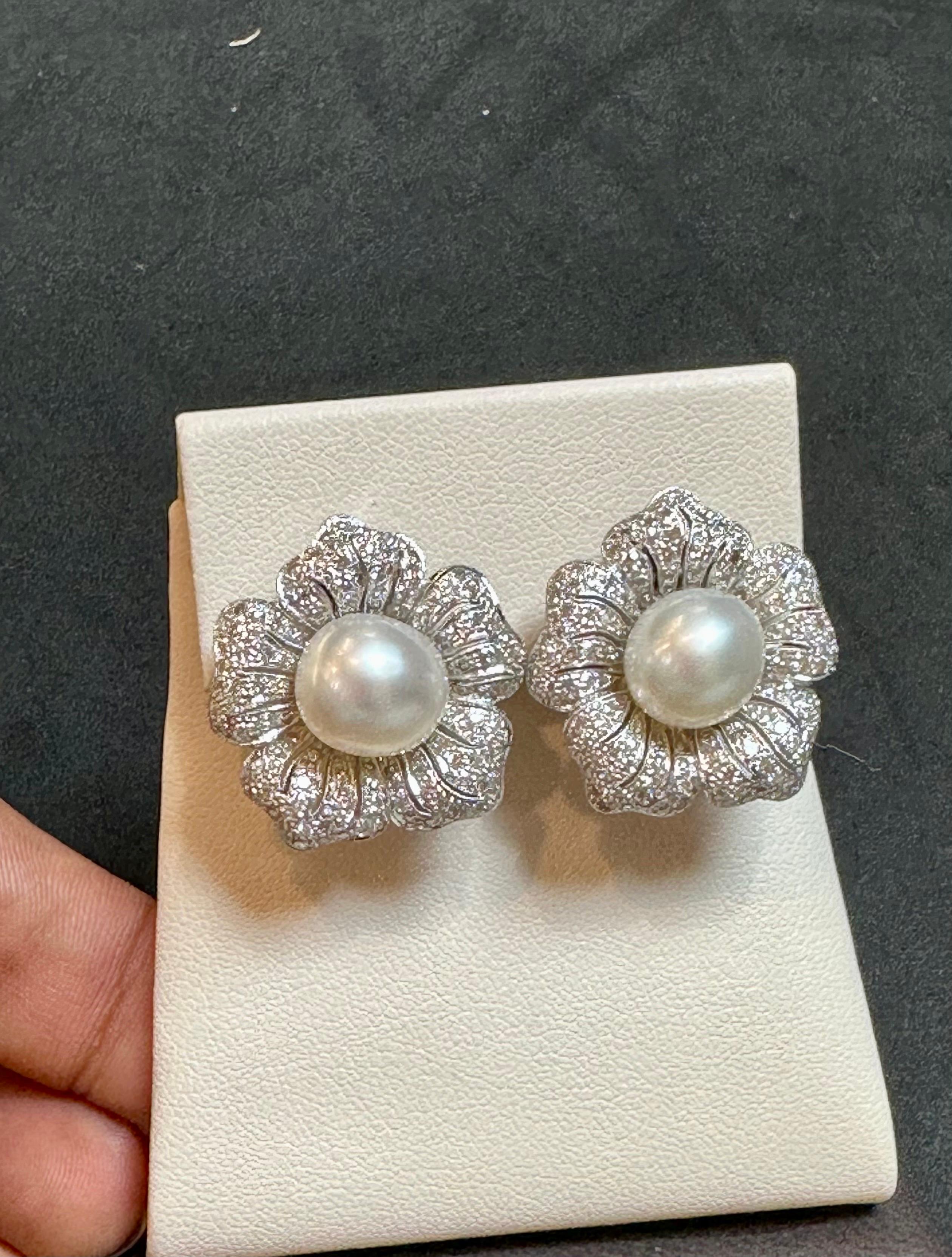 Vintage Diamond South Sea Pearl Flower 18K White Gold , Clip on / Collapsible For Sale 1