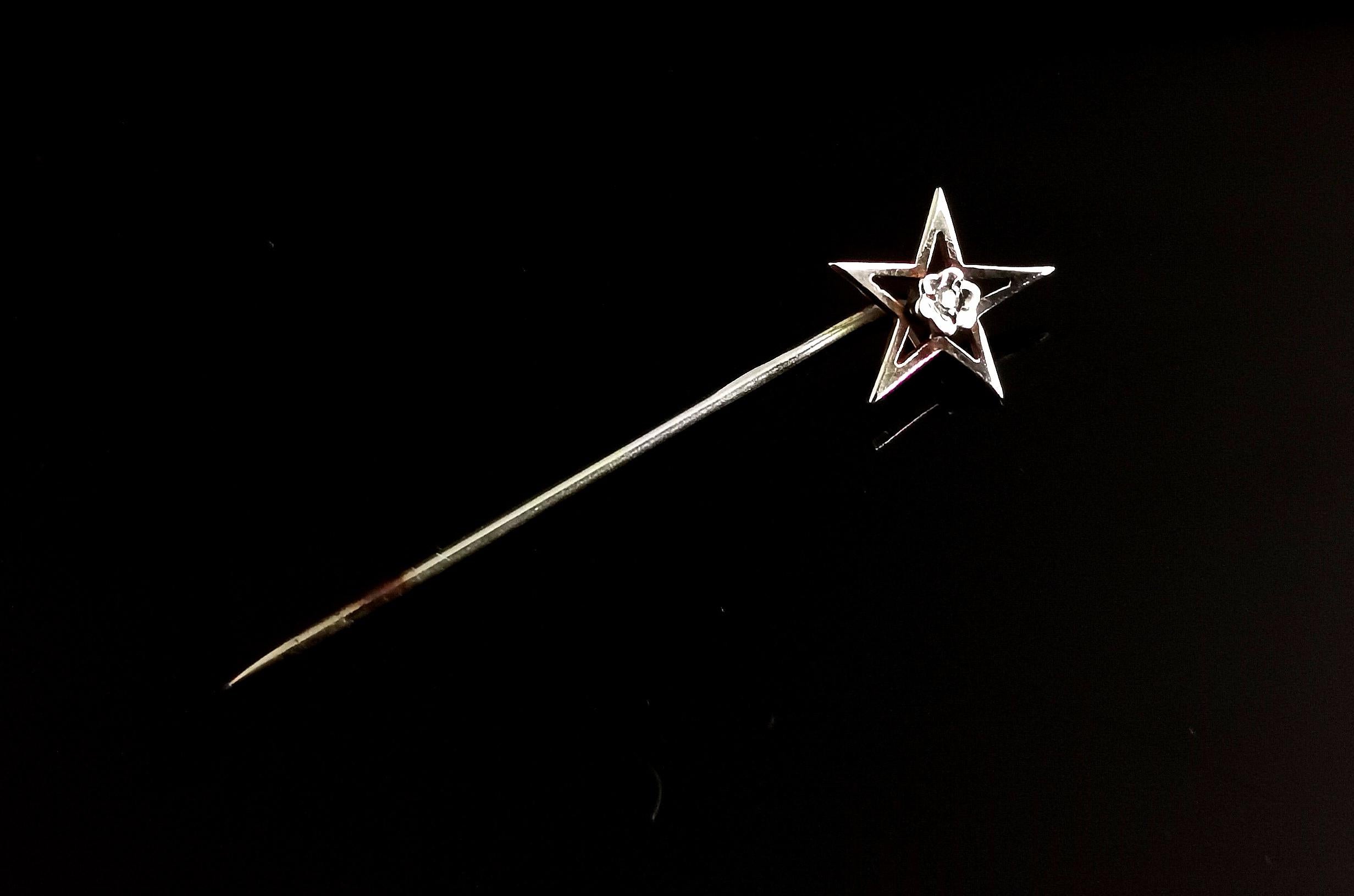 Vintage Diamond Star Stick Pin, 9 Karat Yellow Gold 4