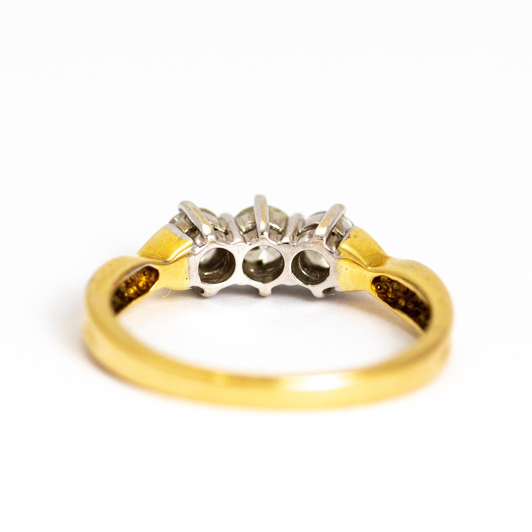 Vintage Diamond Three-Stone 18 Carat Gold Ring In Good Condition For Sale In Chipping Campden, GB