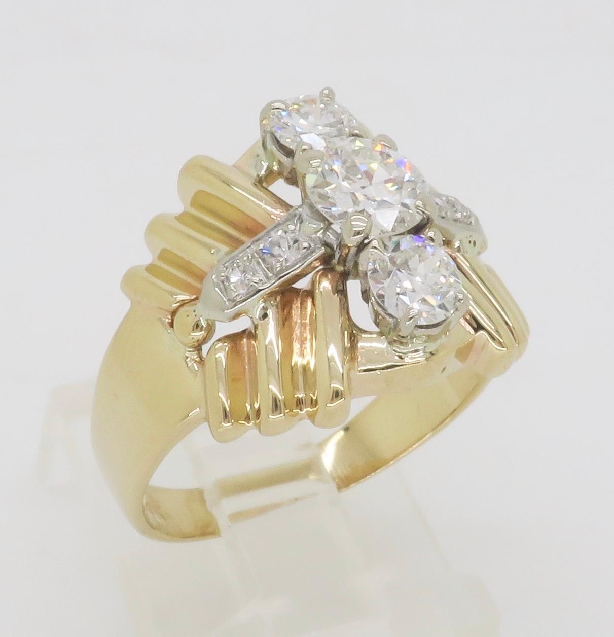 Vintage Diamond Three Stone Cocktail Ring Made in 14k Yellow Gold  For Sale 2