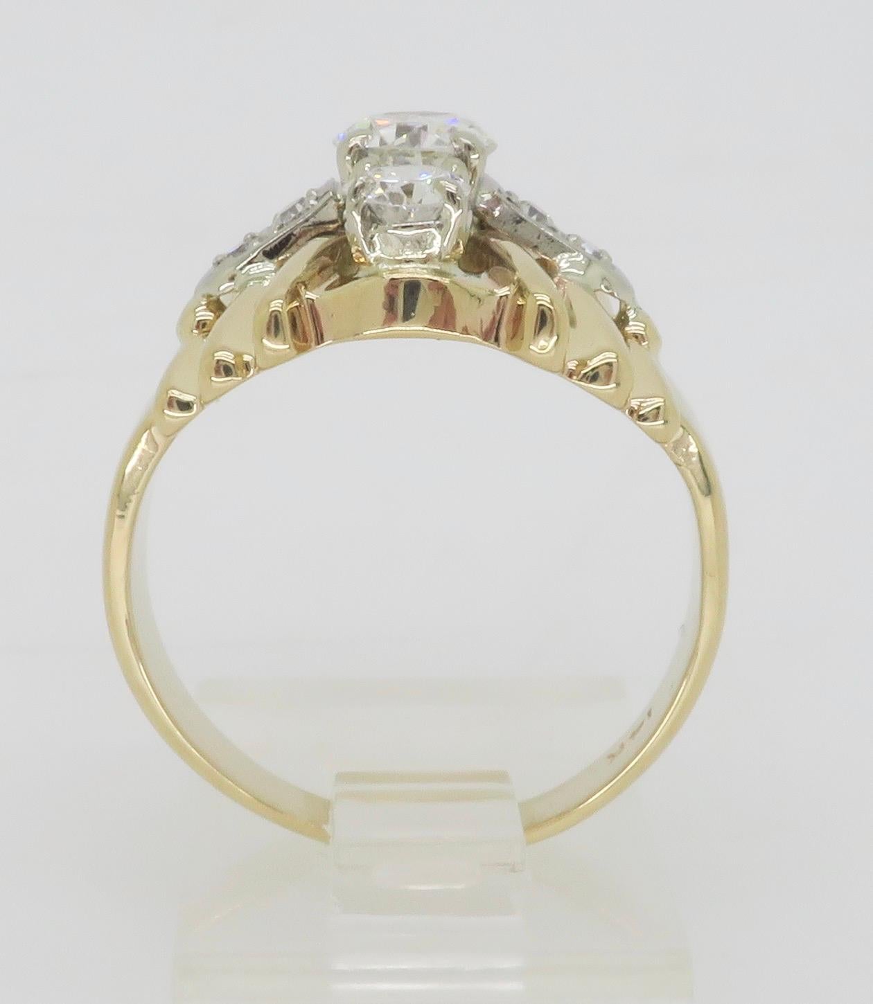 Vintage Diamond Three Stone Cocktail Ring Made in 14k Yellow Gold  For Sale 3