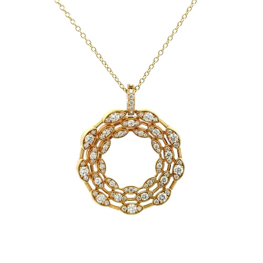 Taglio brillante Vintage Diamond Triple Scalloped Gold Circle Collana con diamante e cerchio d'oro in vendita