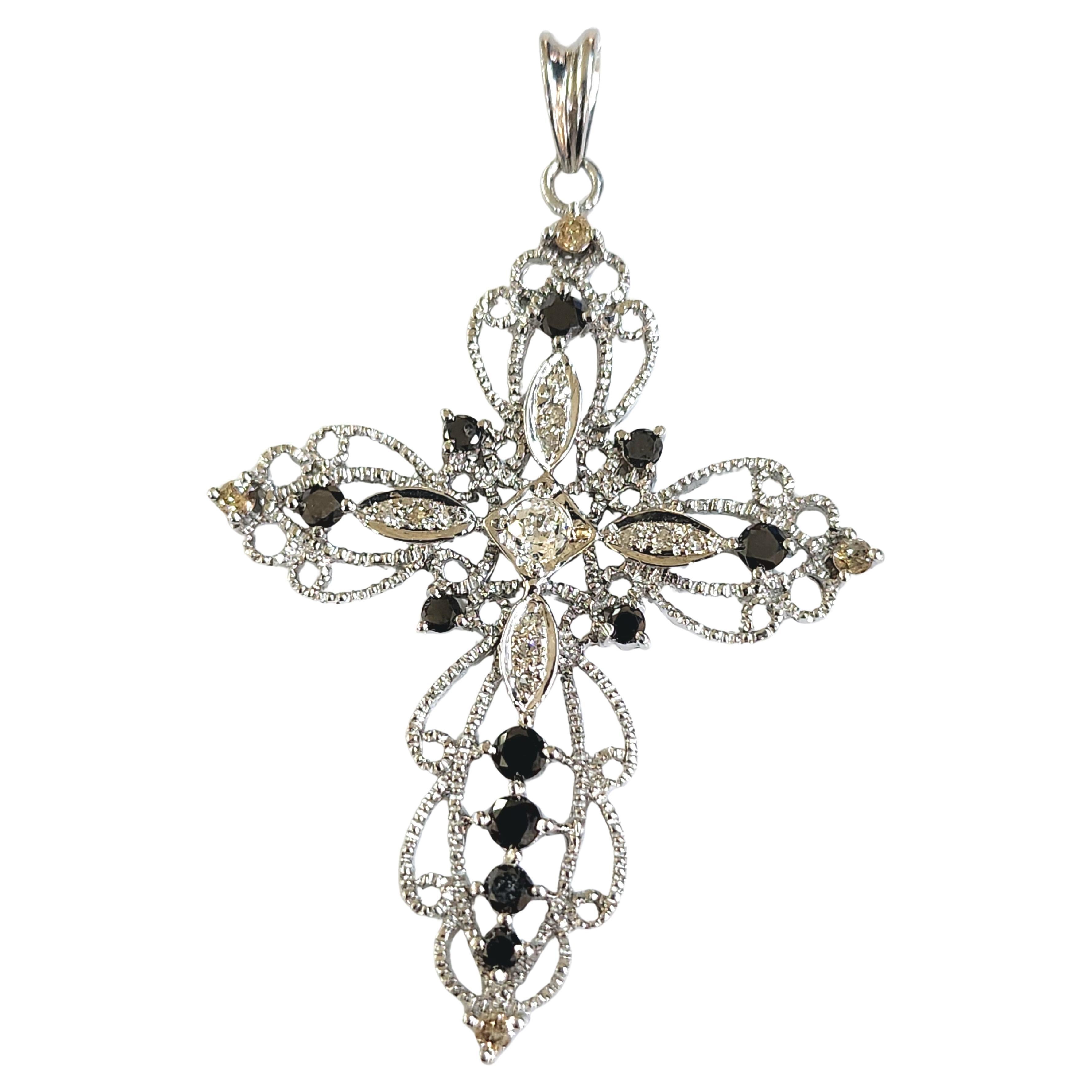 Vintage Diamond White Gold Cross In Excellent Condition For Sale In Cairo, EG