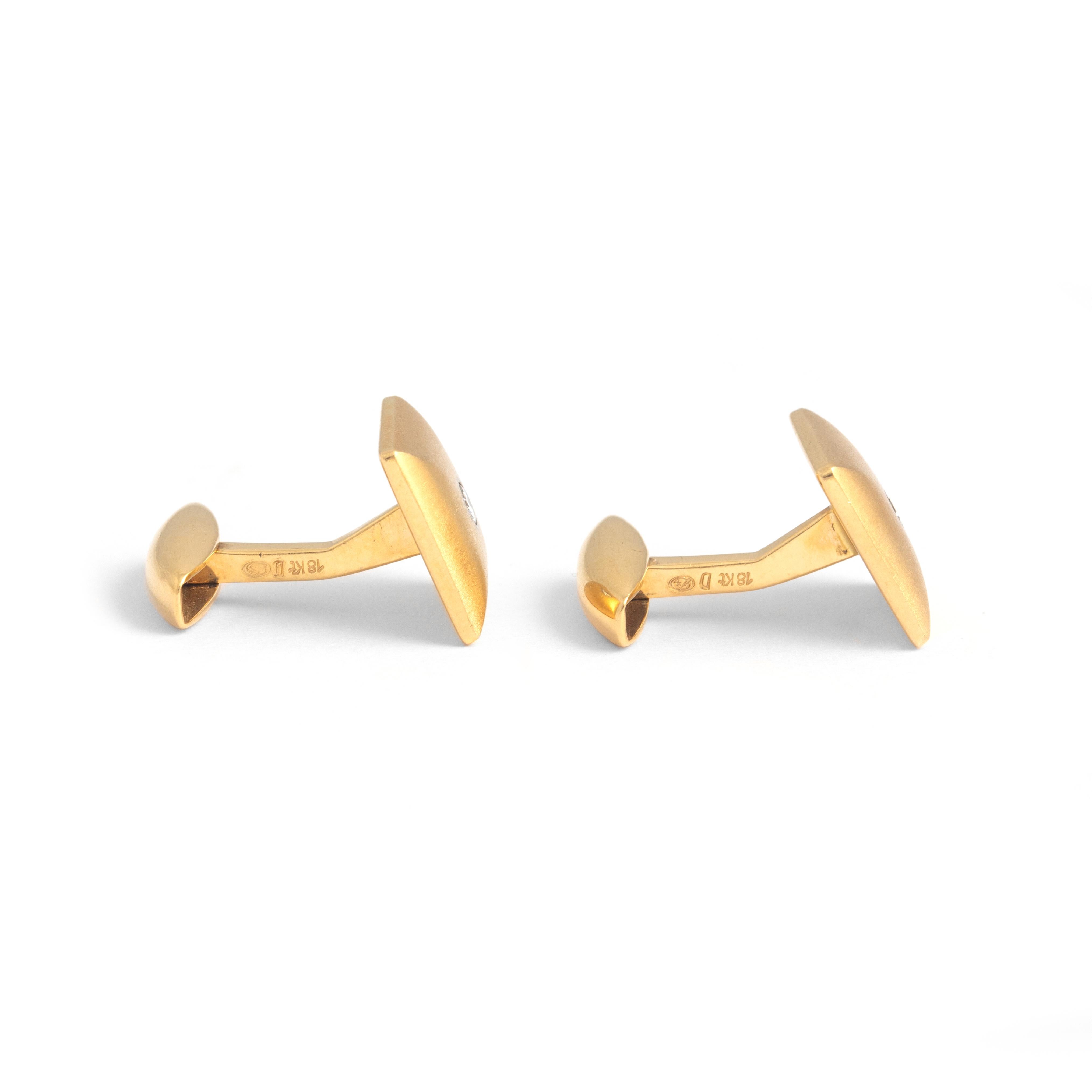 Vintage Diamond Yellow Gold 18K Cufflinks.

Dimensions: 1.30 x 1.30 centimeters.
Total length: 2.10 centimeters.

Total weight: 21.88 grams.
