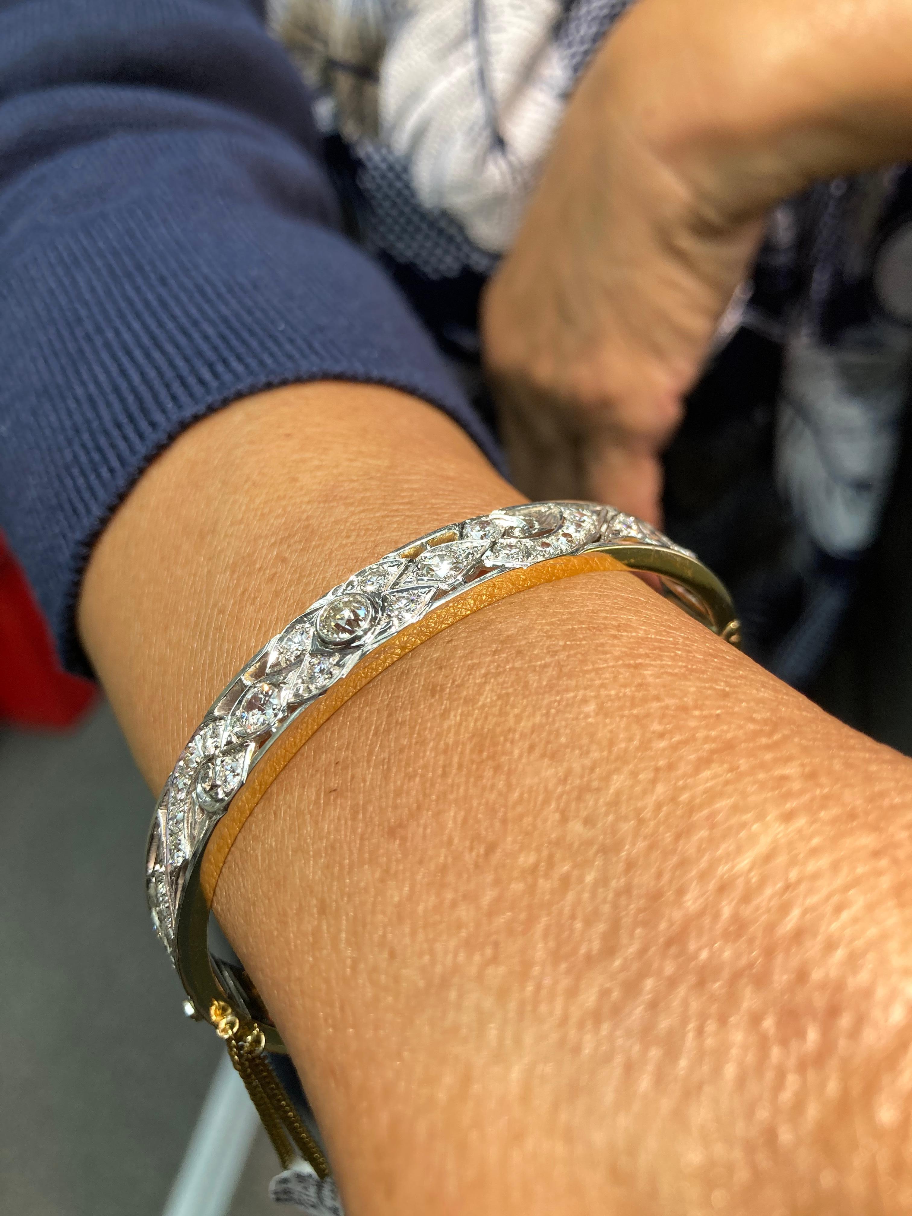 Women's Vintage Diamond Yellow Gold Hinged Bangle Bracelet