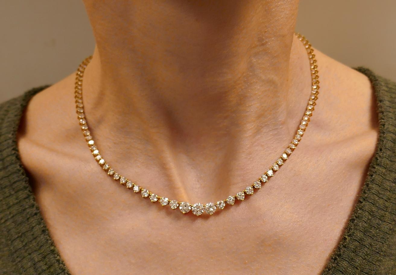 Elegant and classy diamond Riviere necklace created in the 1980s. 
Features one-hundred-seven graduating round brilliant cut diamonds set in 18 karat (stamped) yellow gold. The diamonds graduate from 0.55 ct in the center to 0.08 ct toward the