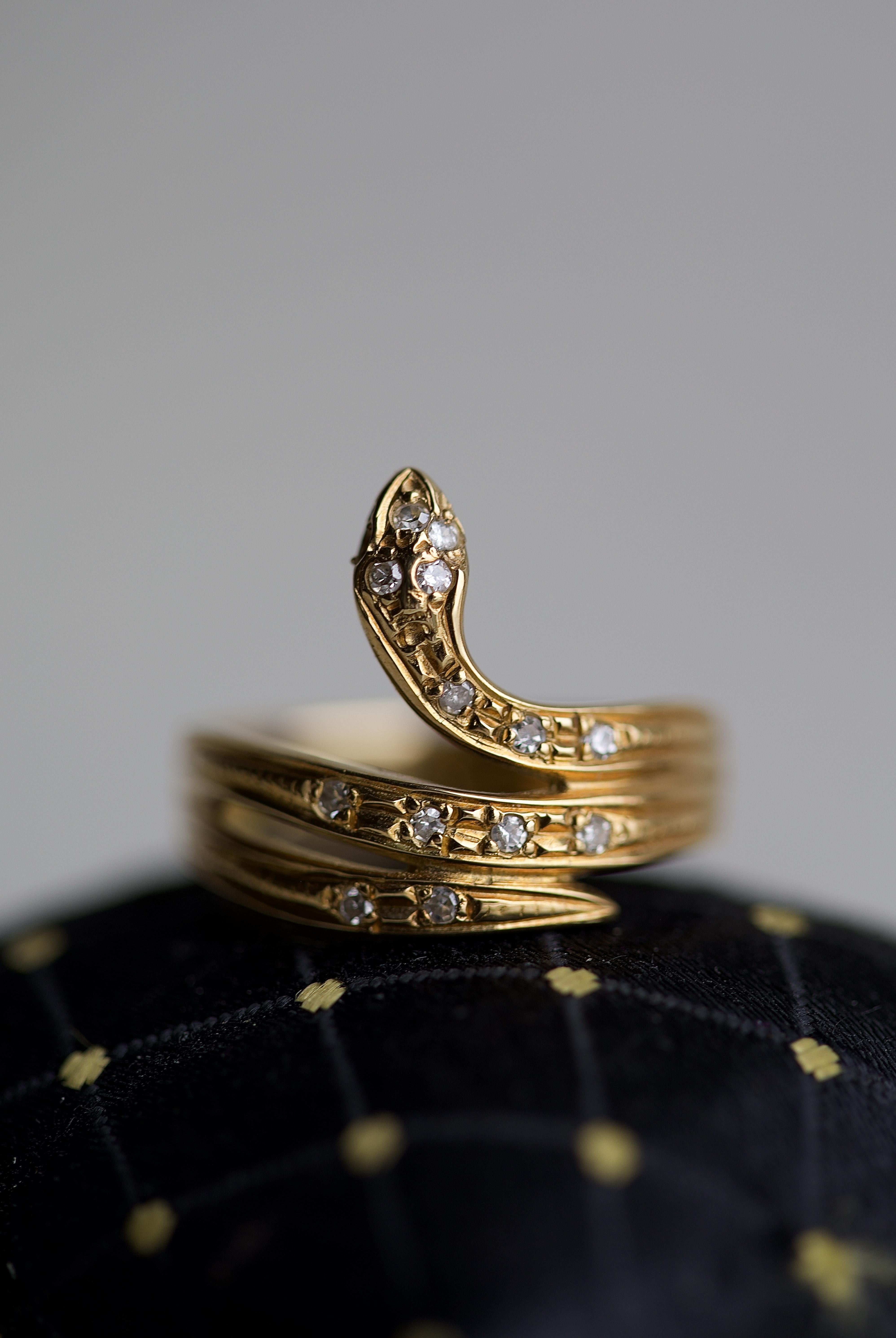 Vintage Diamond Yellow Gold Snake Ring In Excellent Condition In Beverly Hills, CA