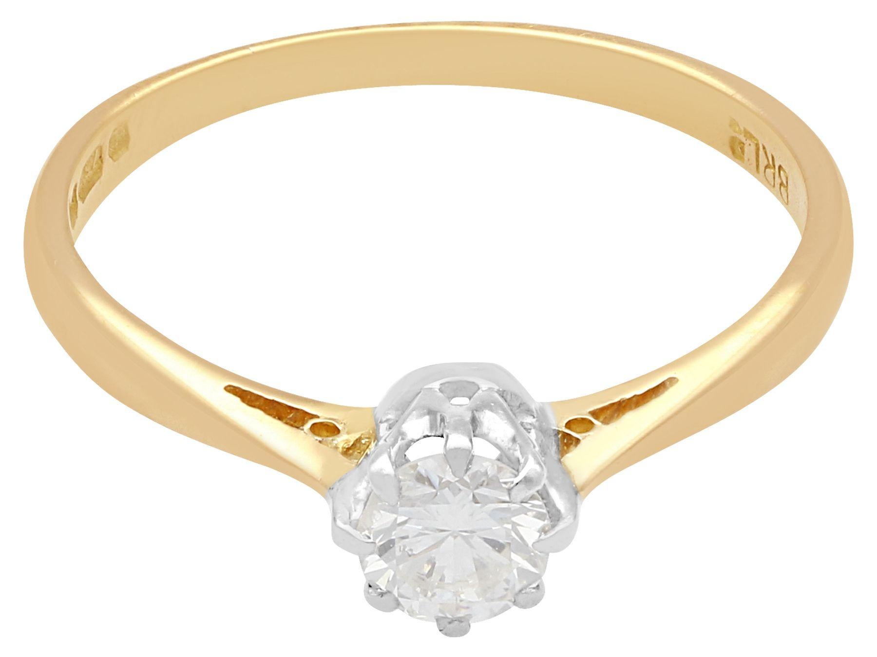 Bague de fiançailles solitaire vintage de 1975 en or jaune et diamants Pour femmes en vente