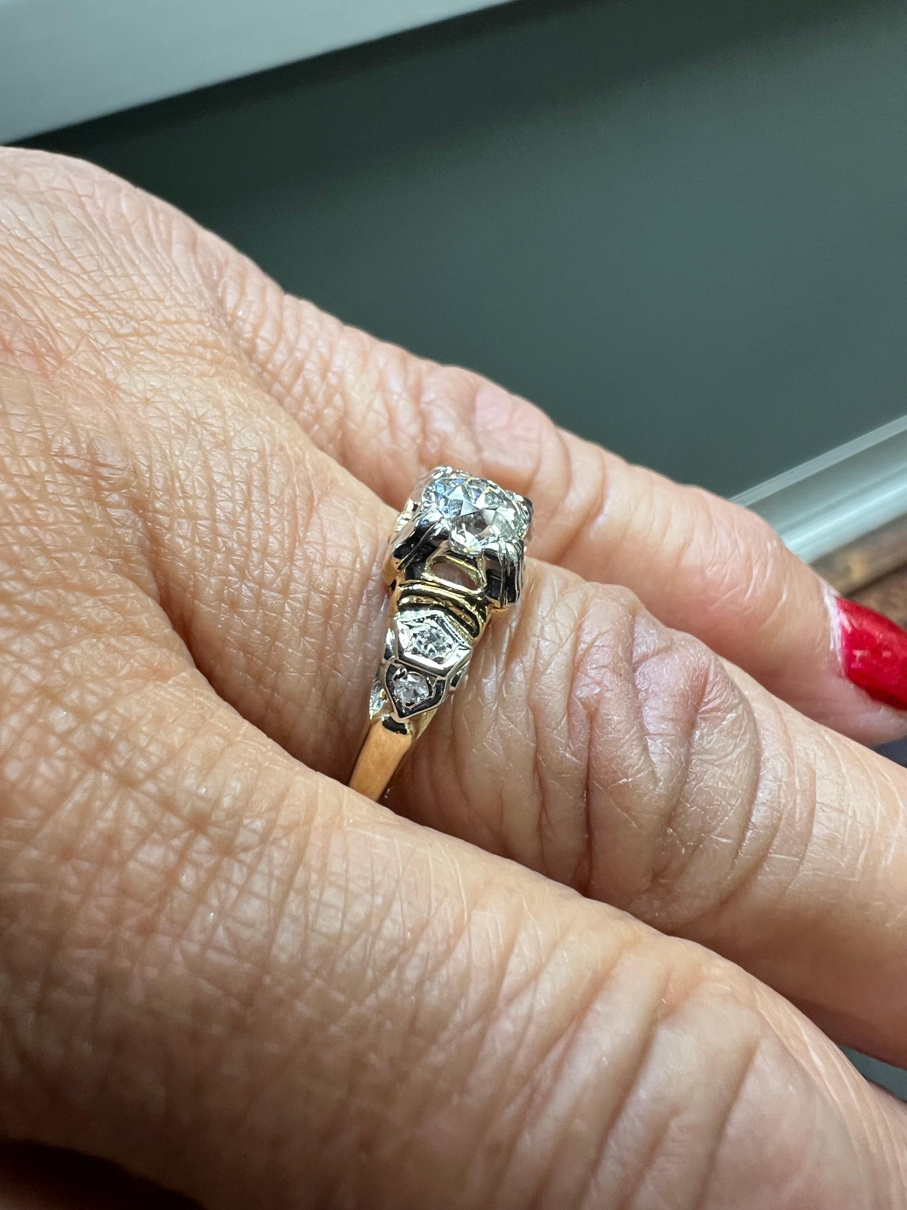da uomo o donna Anello di fidanzamento d'epoca con diamante in oro giallo e bianco CIRCA 1940 in vendita