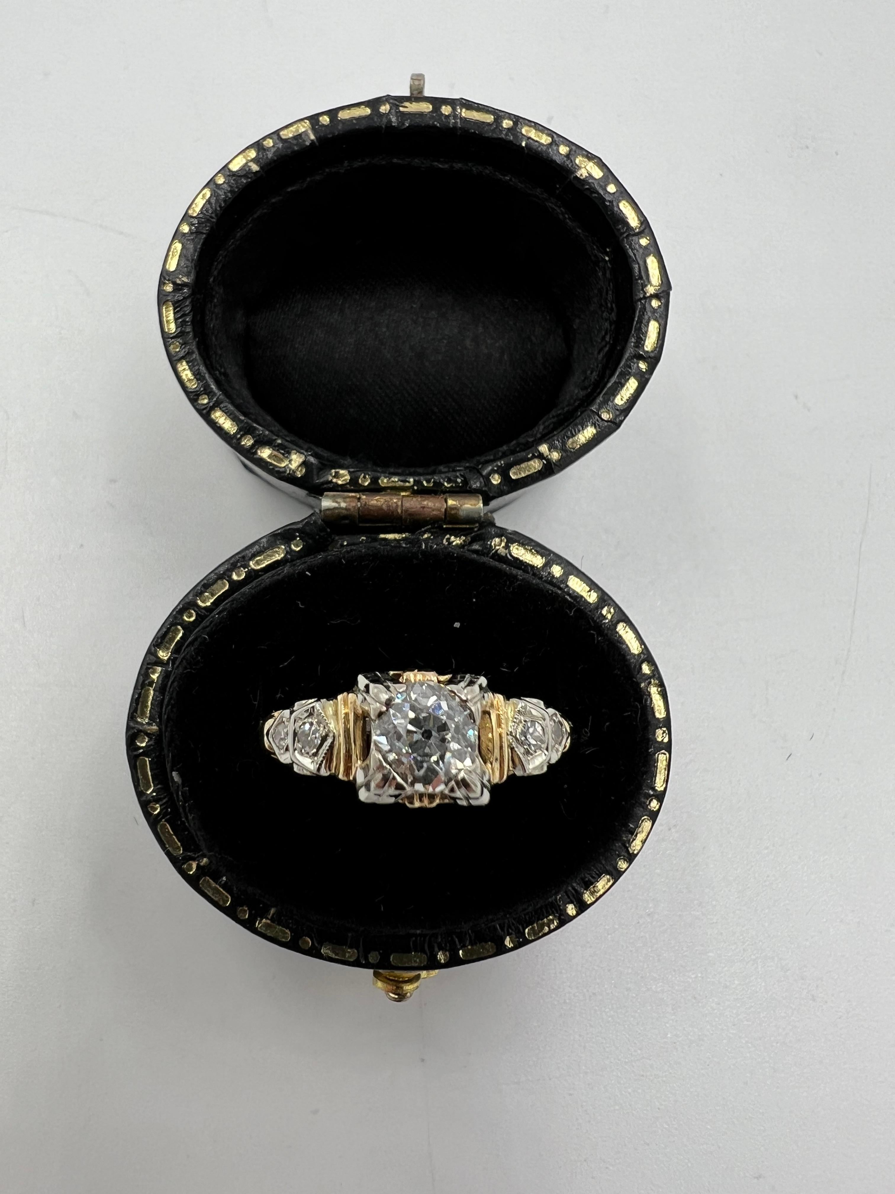 Anello di fidanzamento d'epoca con diamante in oro giallo e bianco CIRCA 1940 in vendita 1