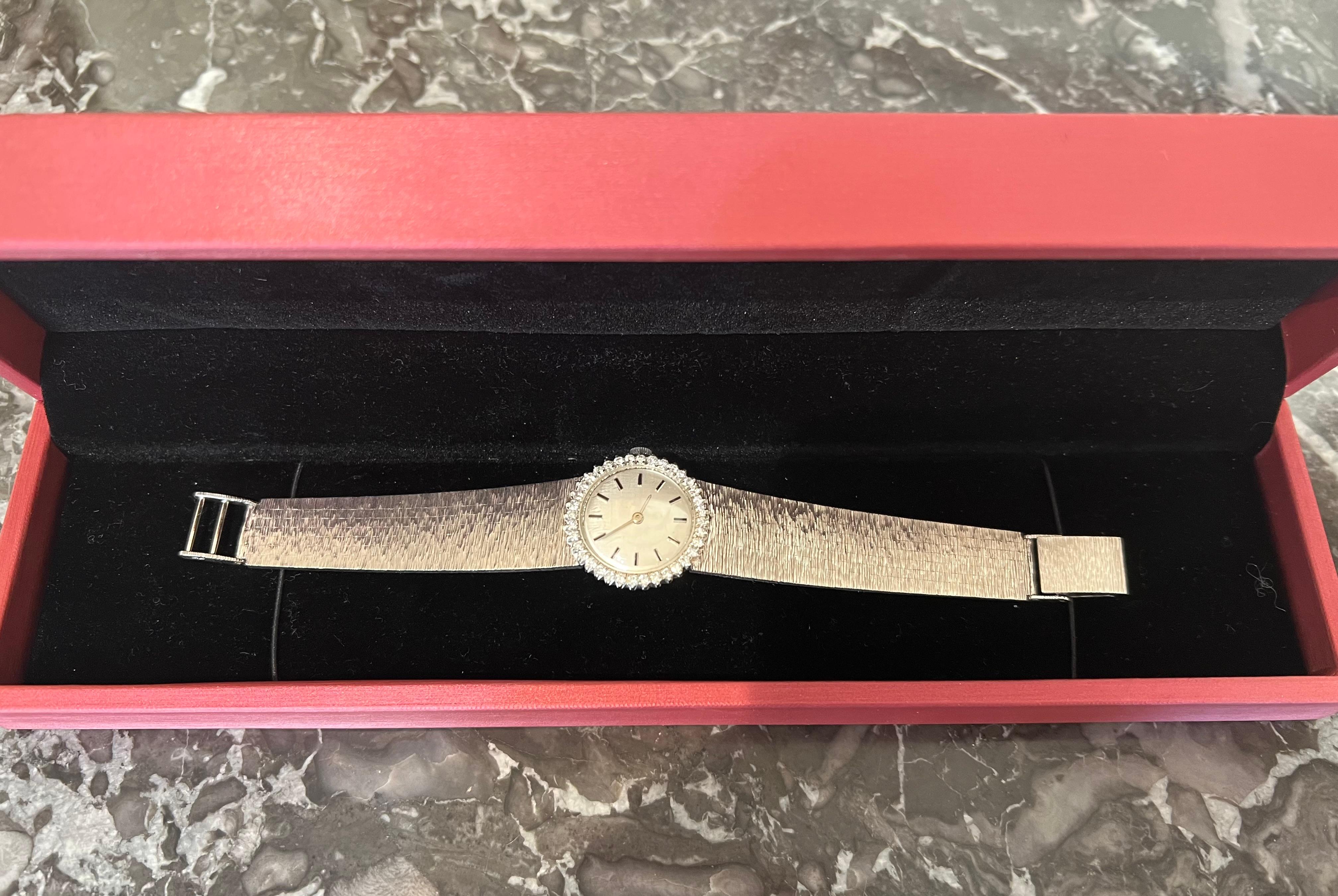 Modern Vintage Diamonds 18 Carat White Gold Mechanical Watch For Sale