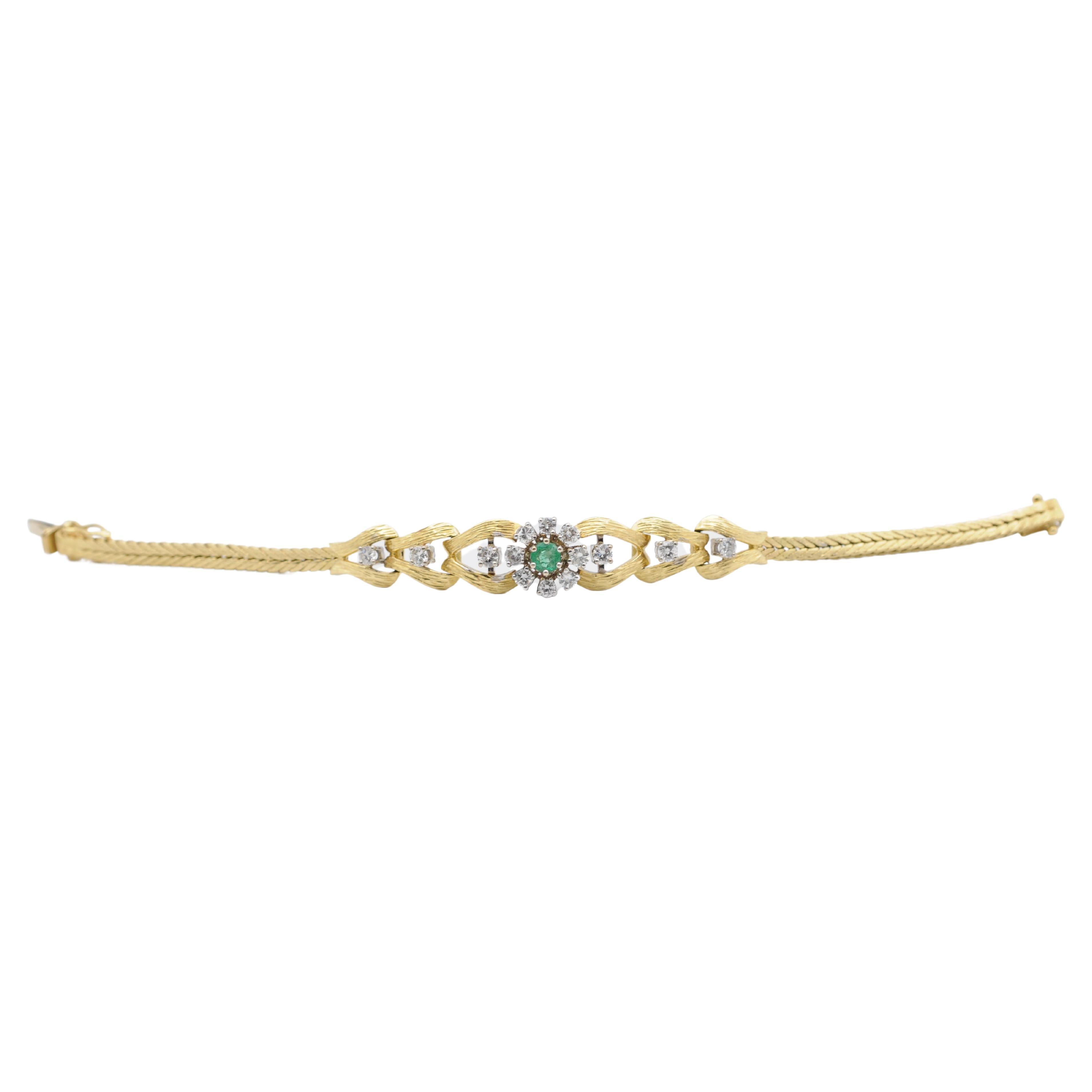 vintage diamonds and emerald Bracelet in 18k Yellow gold For Sale 5