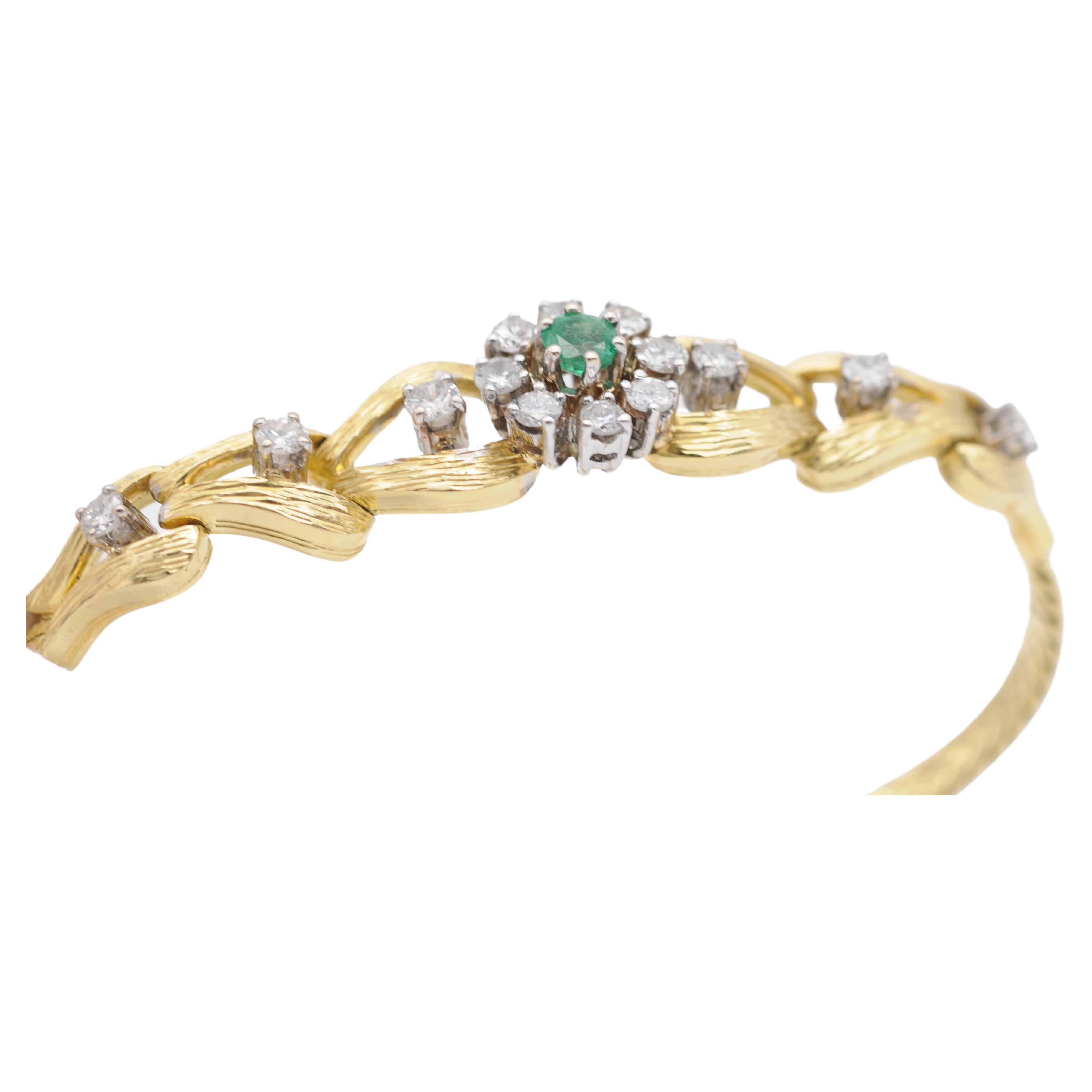 Experience the epitome of luxury and elegance with this stunning Noble 18k Gold Bracelet featuring a mesmerizing emerald stone and dazzling diamonds. This bracelet is a true work of art, boasting a timeless design that exudes sophistication and