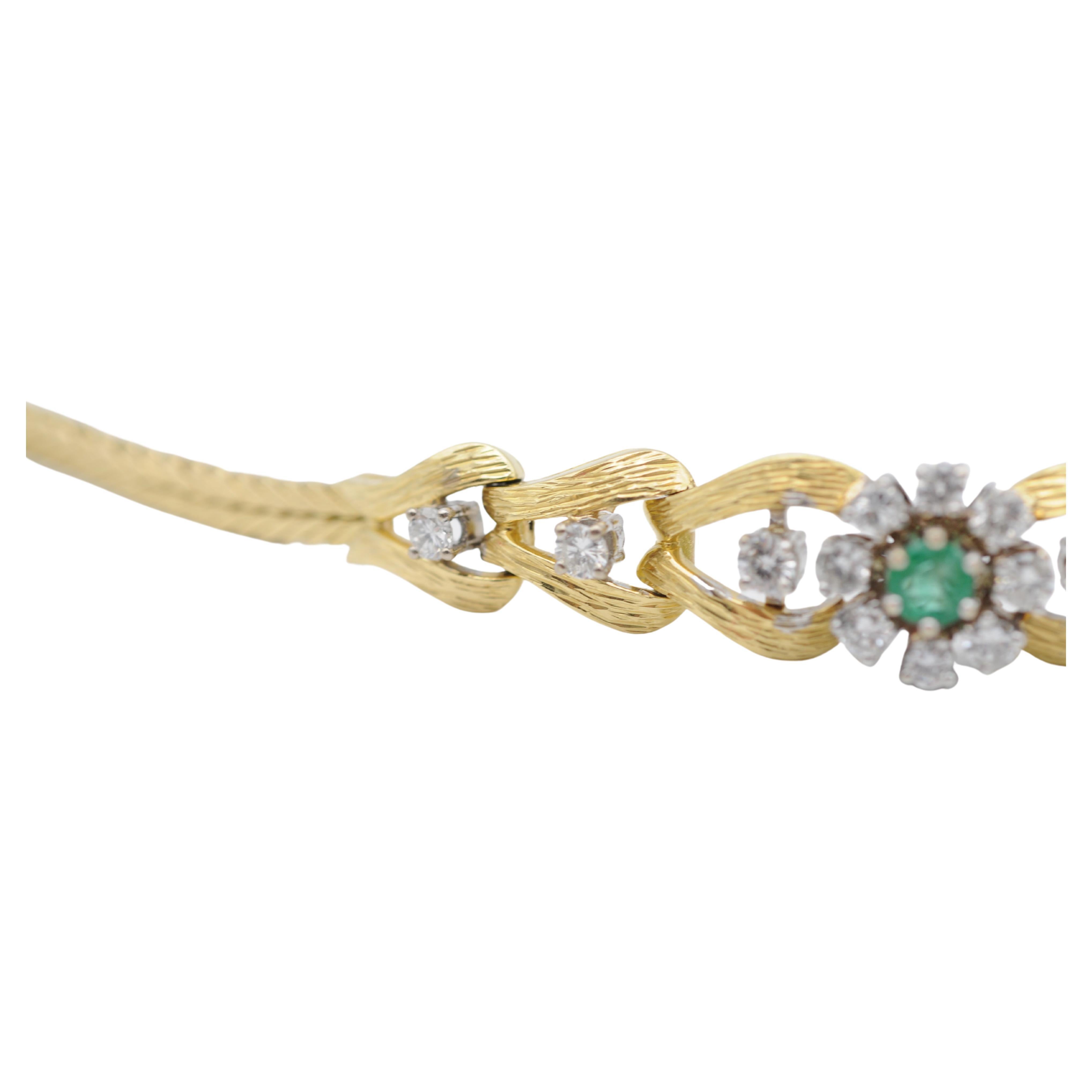 vintage diamonds and emerald Bracelet in 18k Yellow gold For Sale 4