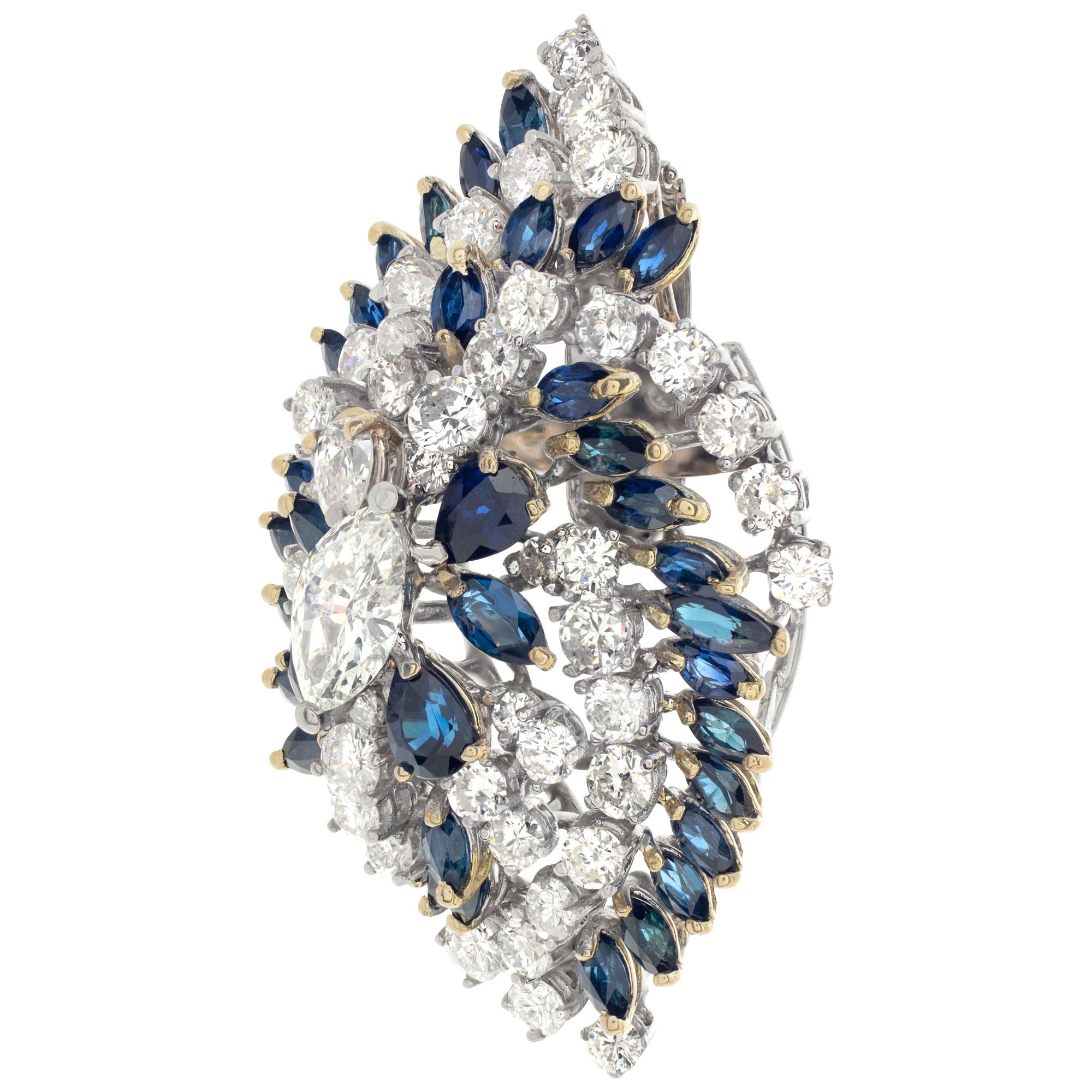 Potenziatore vintage con diamanti e zaffiri, con oltre 4,50 carati di diamanti taglio brillante marquise, rotondo e pera incastonati in oro bianco 18 carati, diamante centrale brillante taglio marquise certificato GIA: 0,91 carati - colore I,