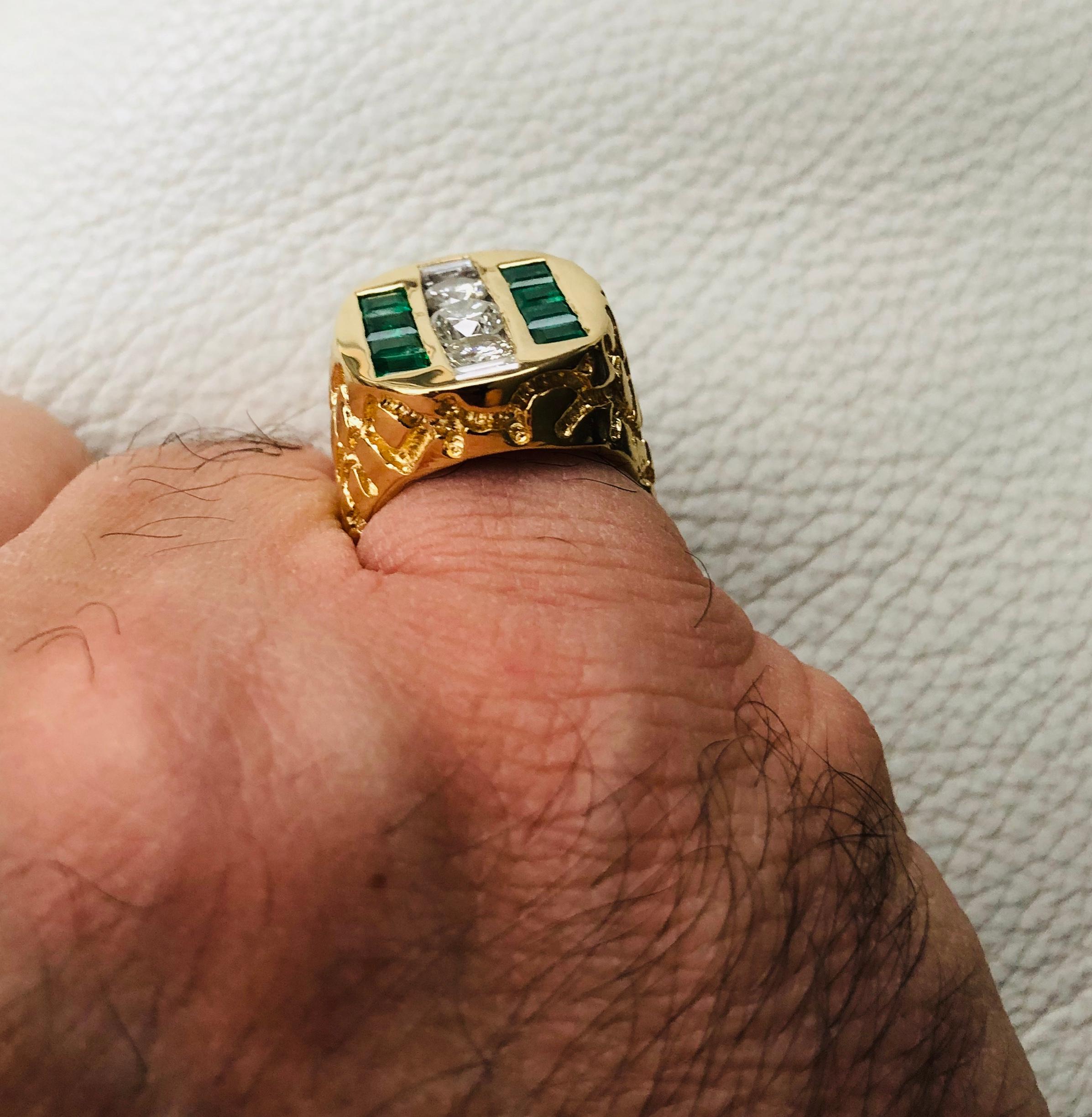 Brilliant Cut Vintage Diamonds and Emeralds Men’s Ring 18 Karat Gold