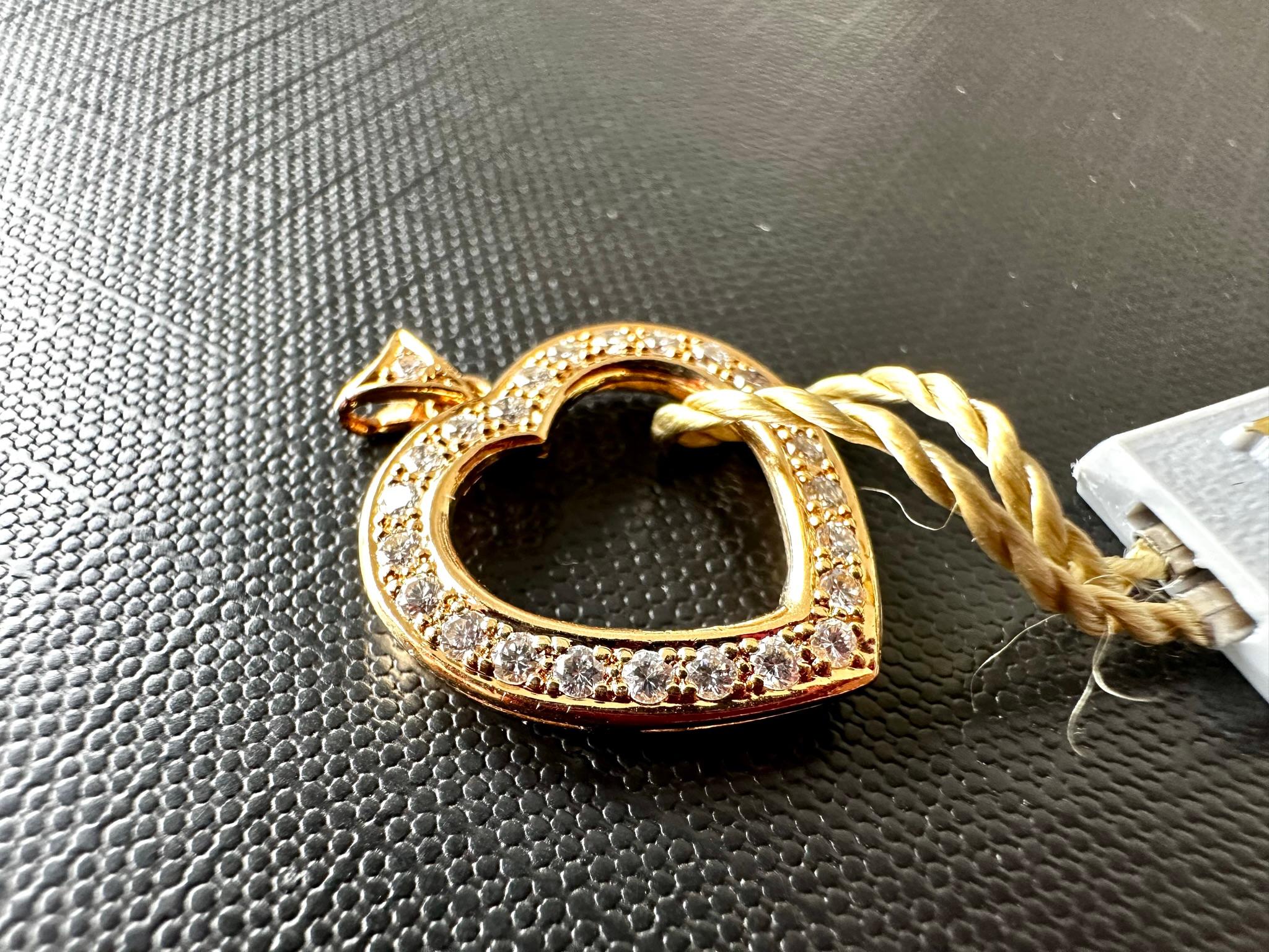 Pendentif cœur vintage en or jaune 18 carats avec diamants Bon état - En vente à Esch sur Alzette, Esch-sur-Alzette