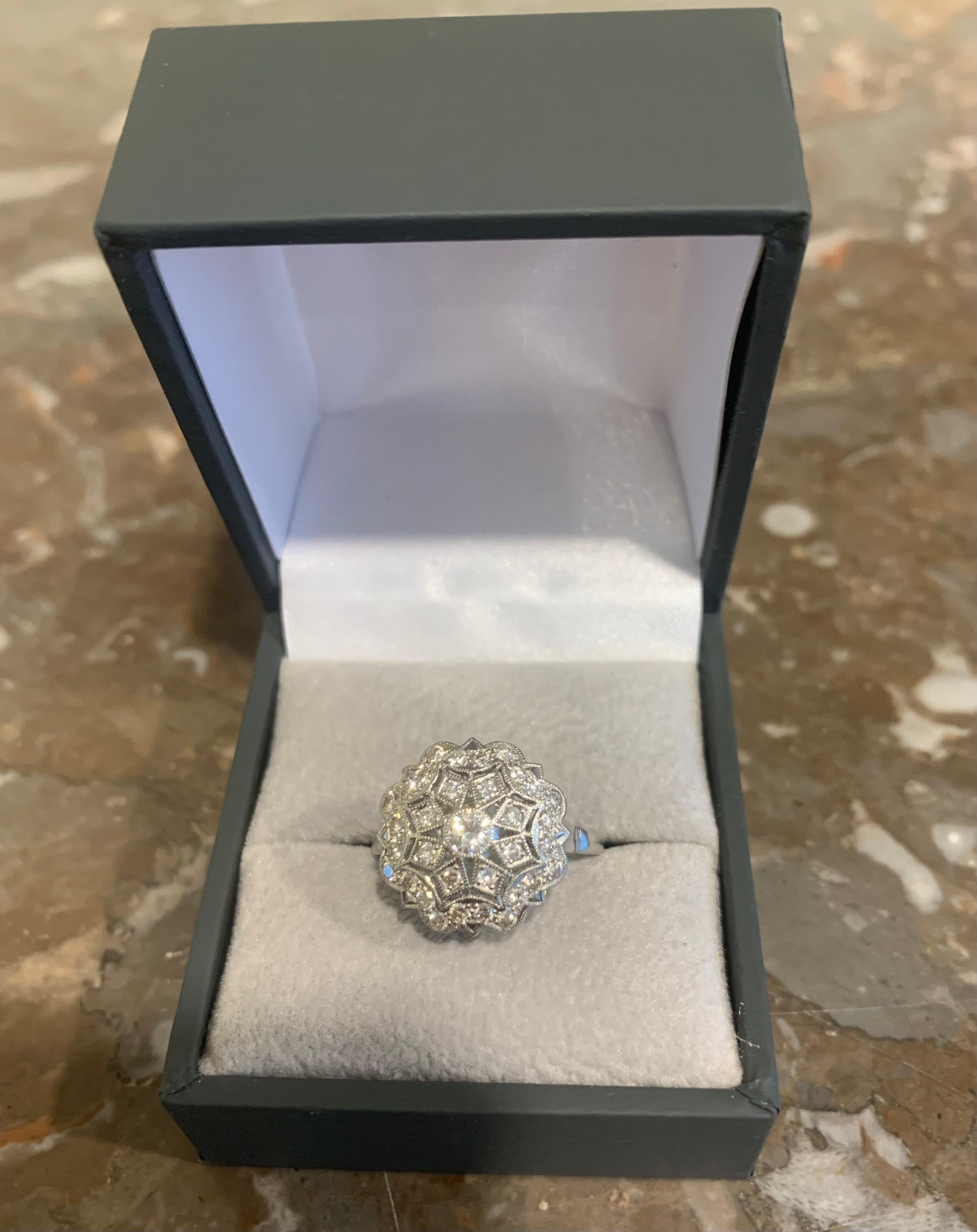Vintage Diamonds Platinum Snowflake Ring In Excellent Condition In Paris, FR