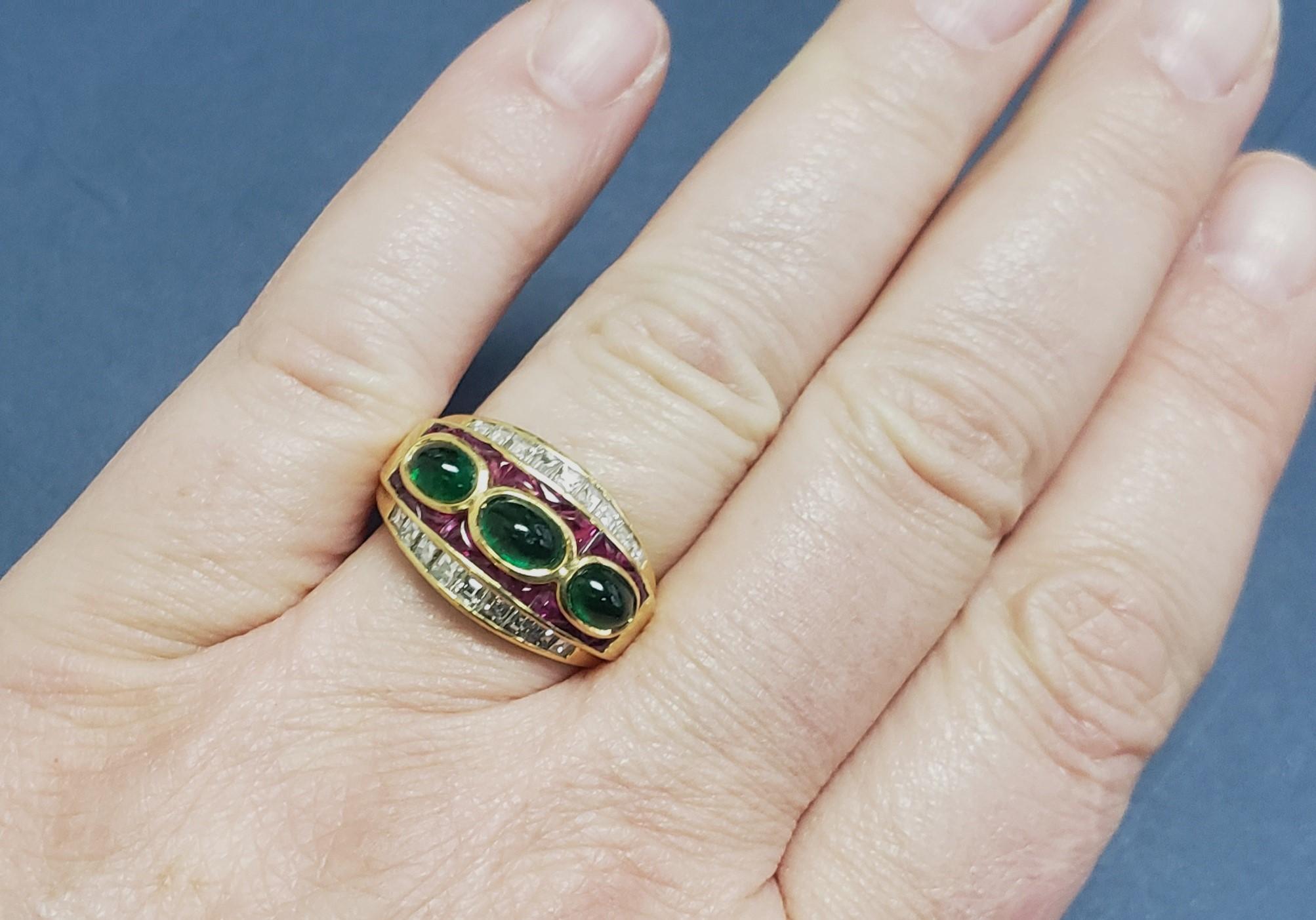 Vintage Diamonds, Rubies & Emerald cocktail ring/band 18K s-9 In Good Condition For Sale In Chicago, IL