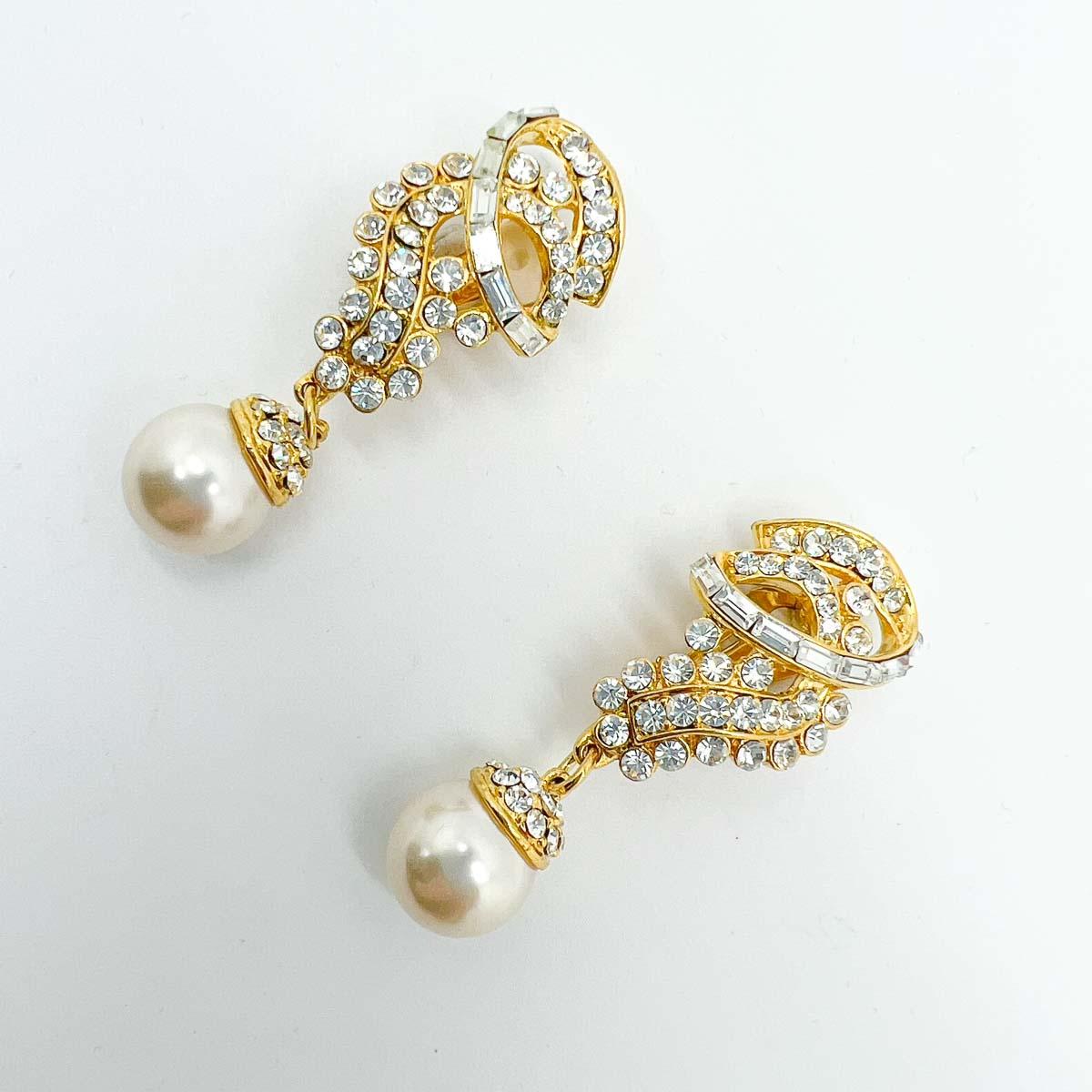 Vintage 'Diana' Style Twist Pearl Droplet Earrings 1990s In Good Condition For Sale In Wilmslow, GB