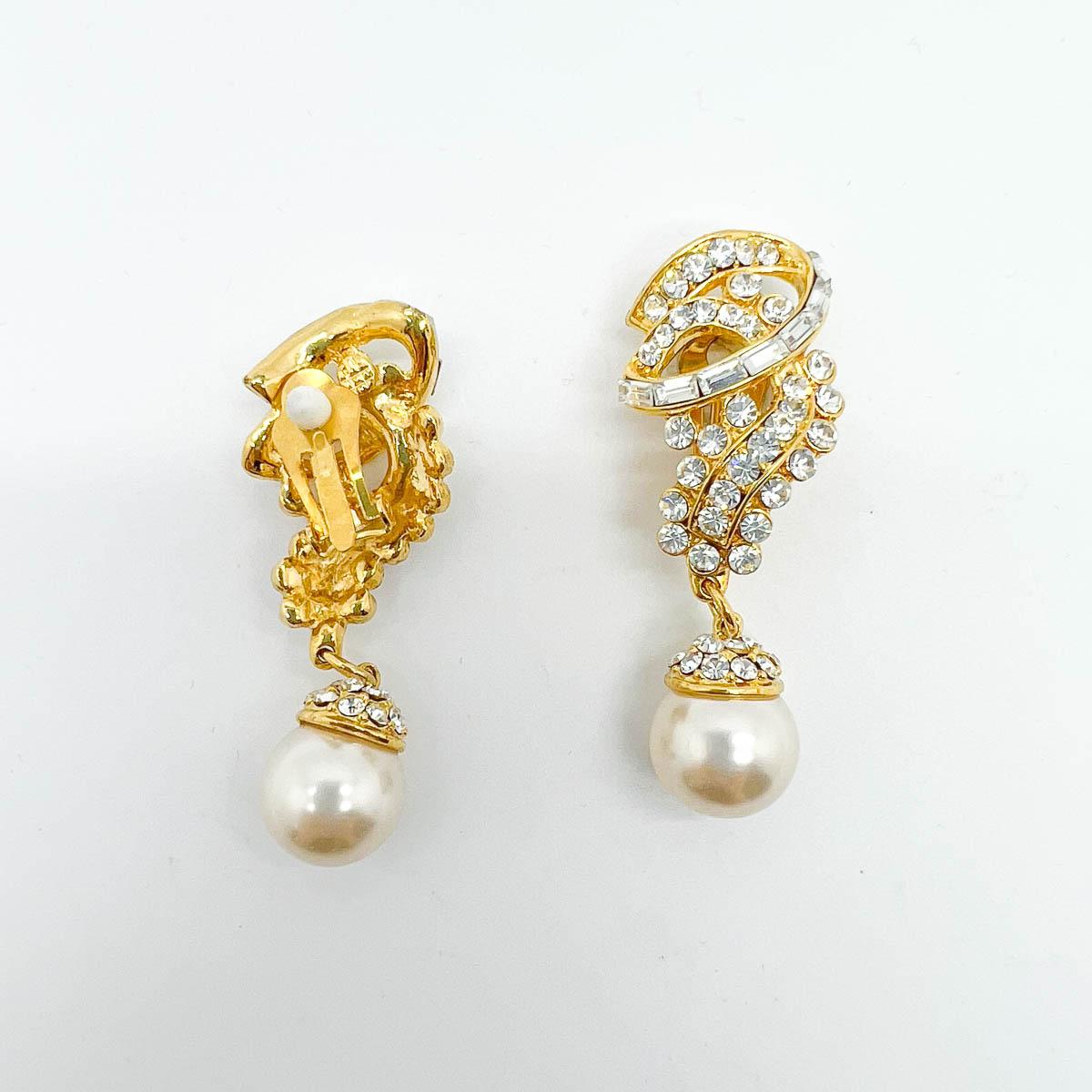 Vintage 'Diana' Style Twist Pearl Droplet Earrings 1990s For Sale 1
