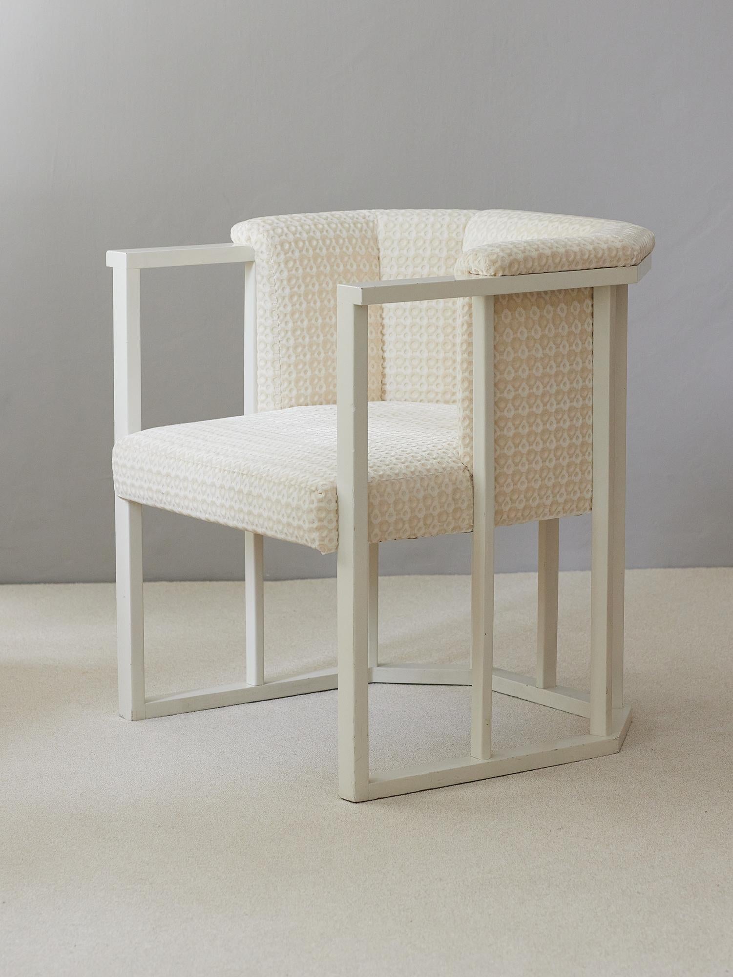 . Impressive off-white armchair in Jugendstil style If you want something unique We are proud to present this vintage Dieter Knoll armchair, which we have now given new life with the Fendi Casa upholstery