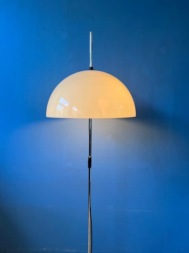 Classic vintage mushroom floor lamp by Dijkstra with white acrylic glass shade. The shade can be moved up and down the base. The lamp requires two E27/26 lightbulbs and currently has a EU-plug.

Additional information:
Materials: Metal,