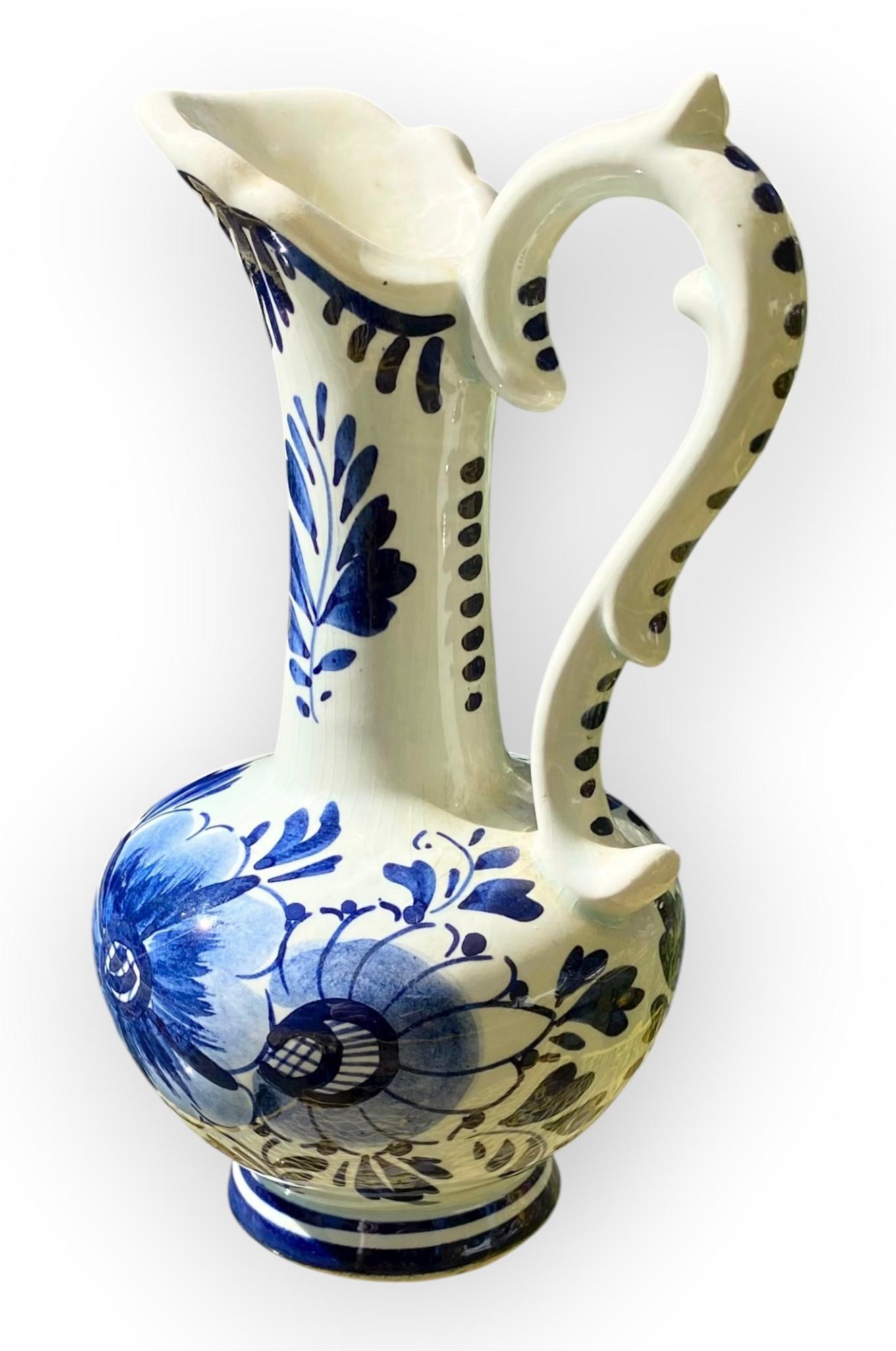 Vintage Diminutive Hand-Painted Delft Pitcher im Angebot 3