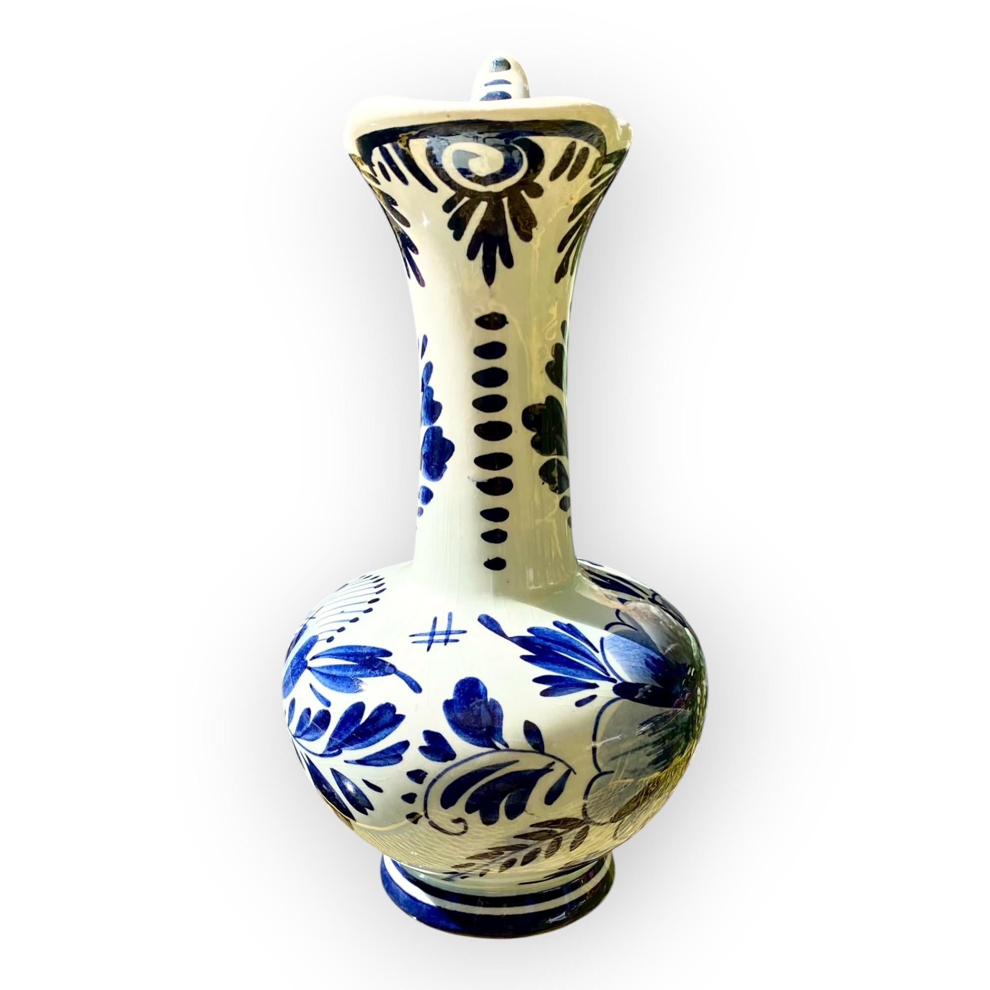 Vintage Diminutive Hand-Painted Delft Pitcher (Niederländisch) im Angebot