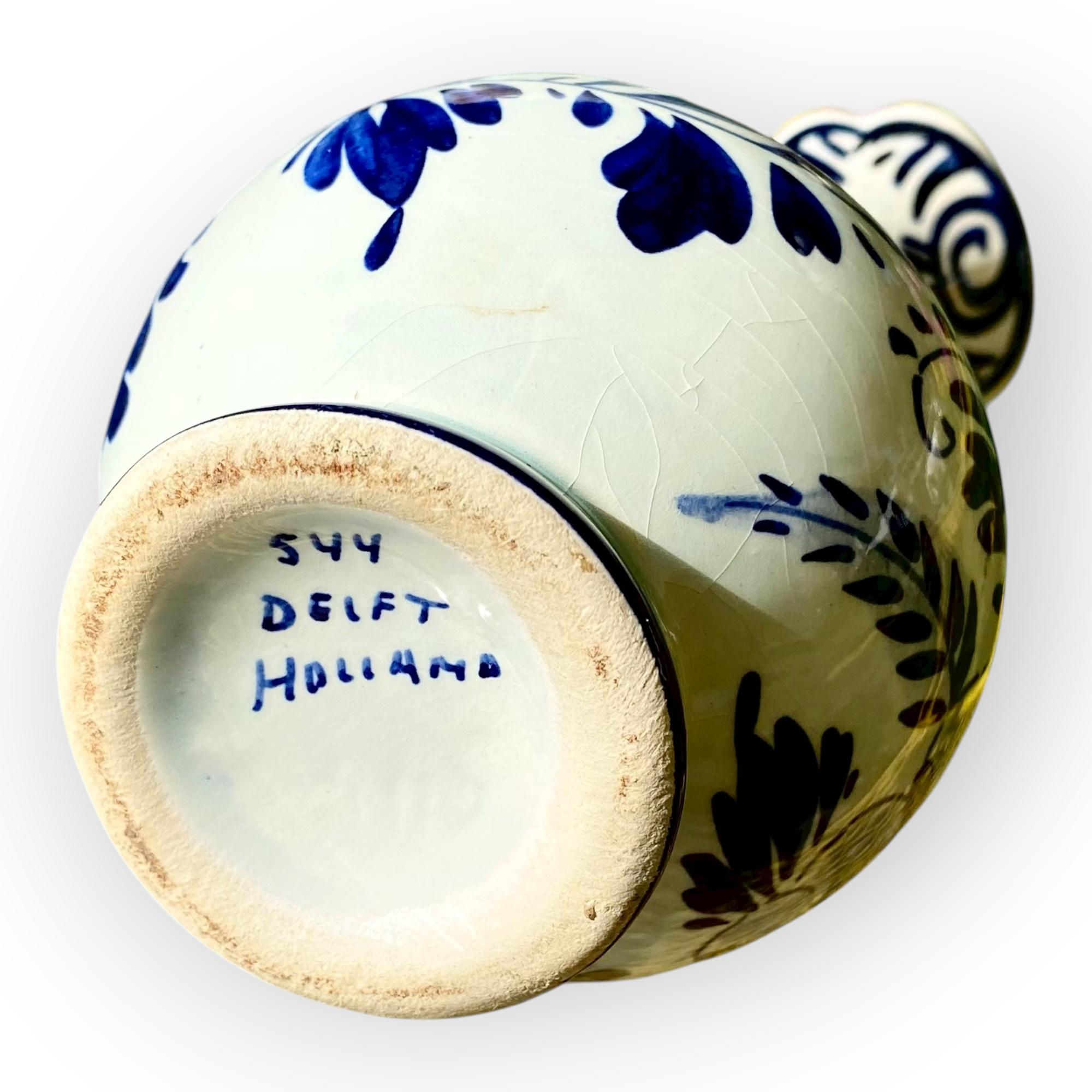 Vintage Diminutive Hand-Painted Delft Pitcher im Zustand „Gut“ im Angebot in New Orleans, LA