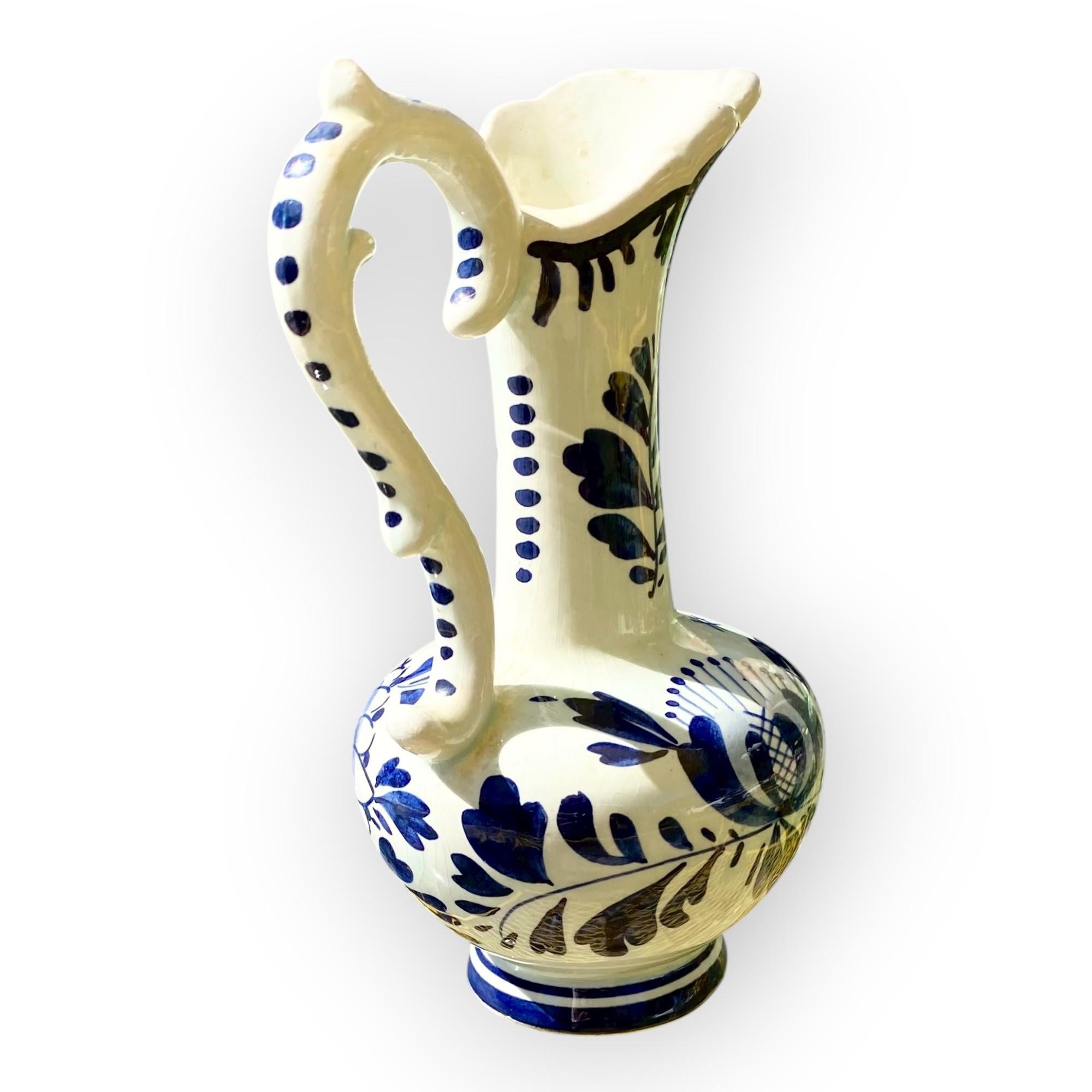 Vintage Diminutive Hand-Painted Delft Pitcher (Töpferwaren) im Angebot