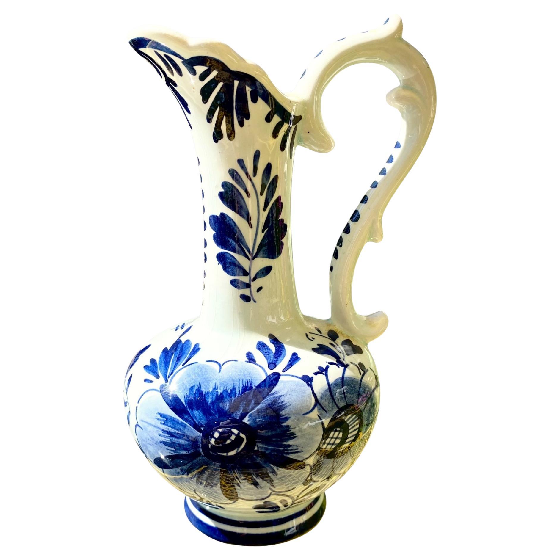 Vintage Diminutive Hand-Painted Delft Pitcher im Angebot
