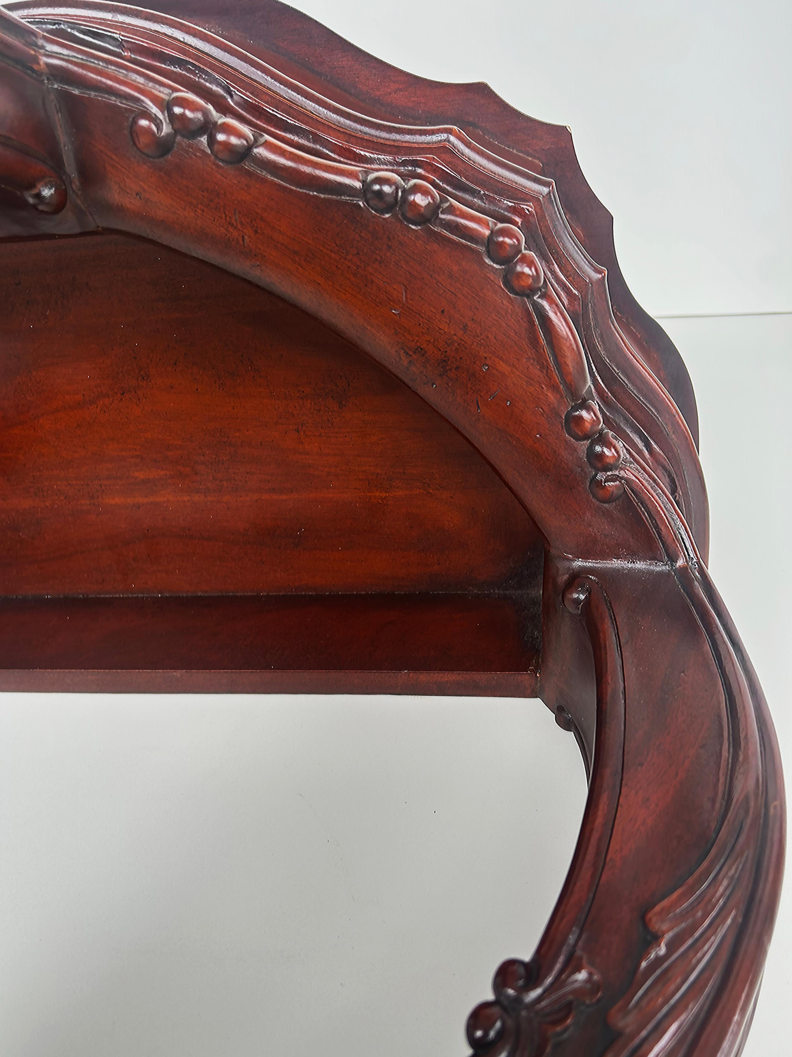 Vintage Diminutive Wall-mounted Shell Carved Console Table in Mahogany For Sale 4