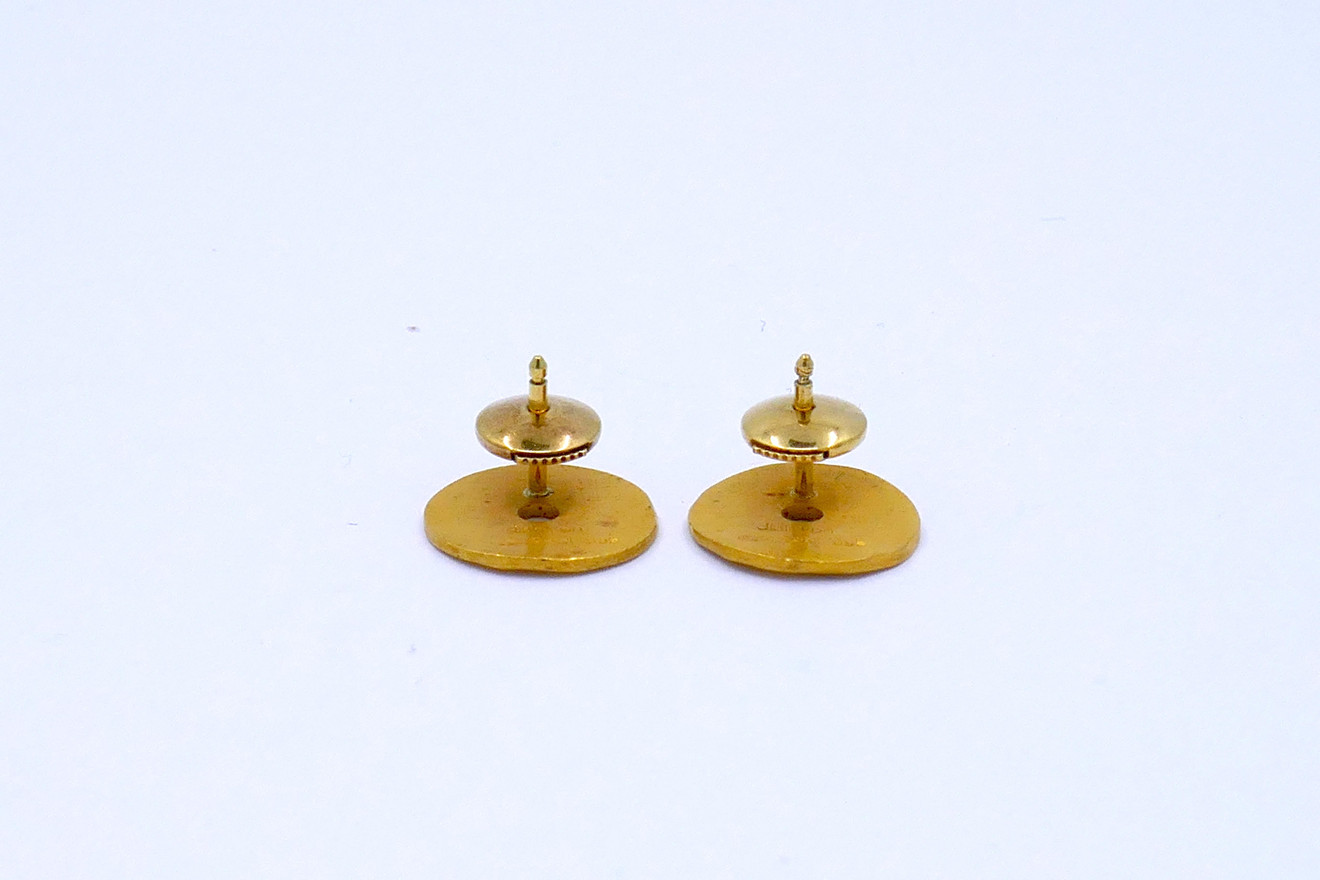 Vintage Dinh Van Hammered 24k Gold Button Earrings In Good Condition For Sale In Beverly Hills, CA