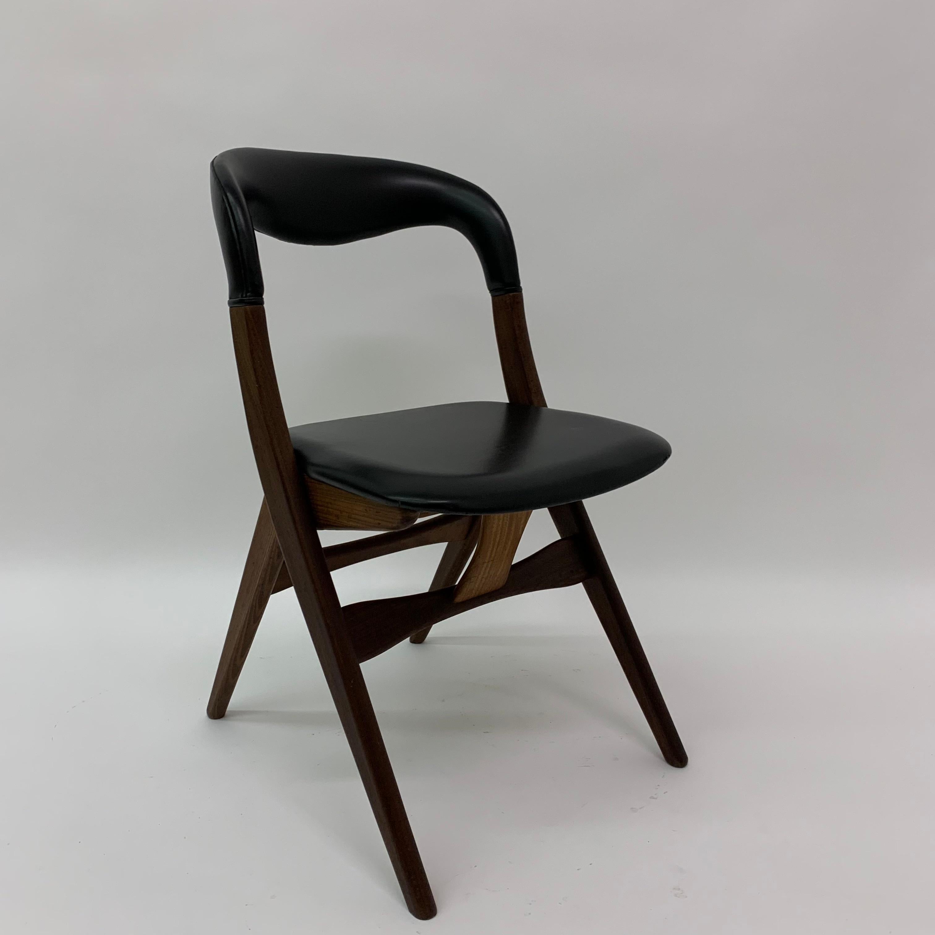 Vintage dining chair by Louis van Teeffelen , 1960’s For Sale 4