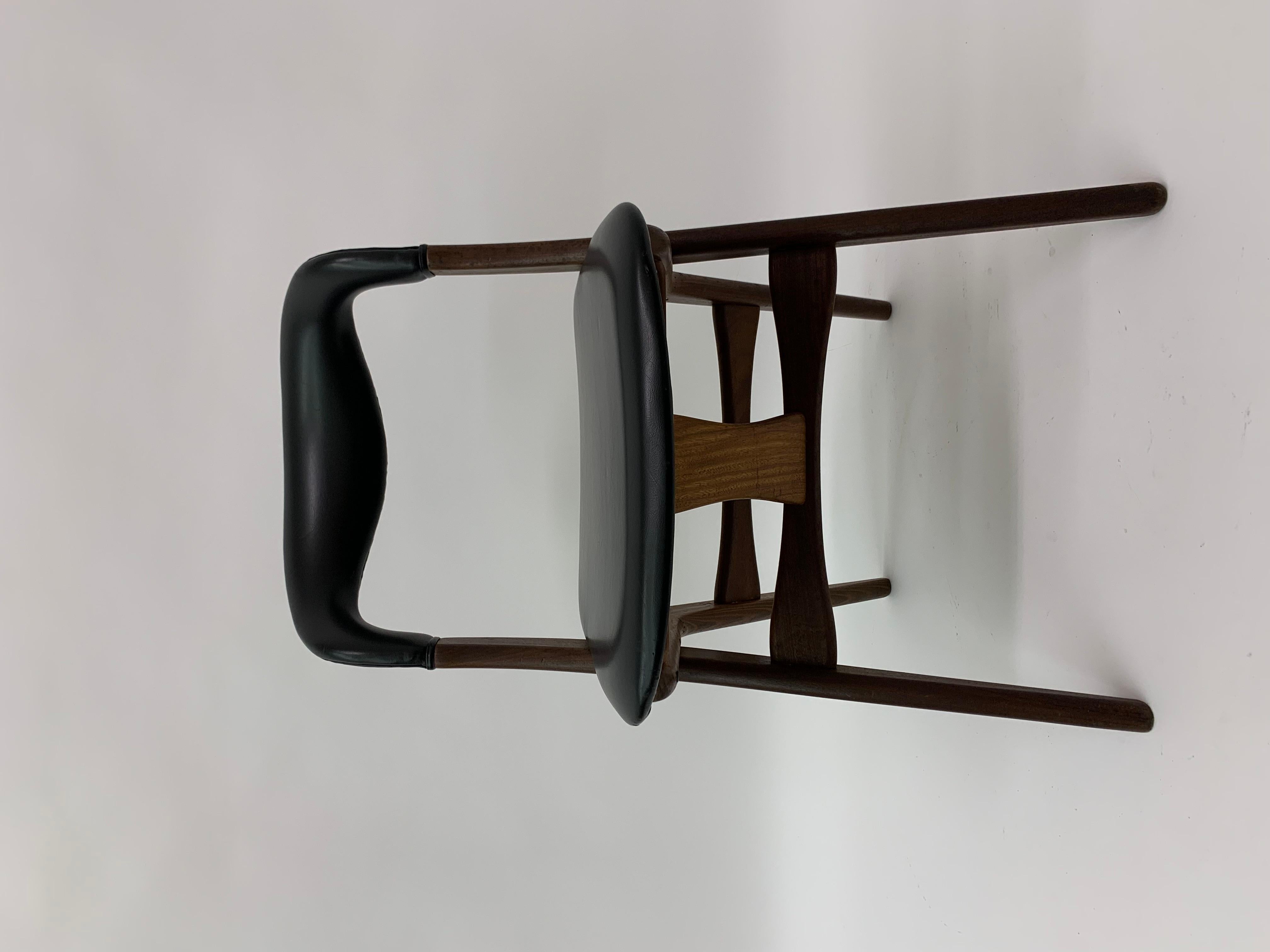 Vintage dining chair by Louis van Teeffelen , 1960’s

Dimensions: 46cm W , 50cm H, 55cm D, 45cm Hseat
Condition: Has some damage on the skai see photos
Period: 1960’s
Manufacturer: AWA
Designer: Louis van Teeffelen
Origin: the Netherlands
