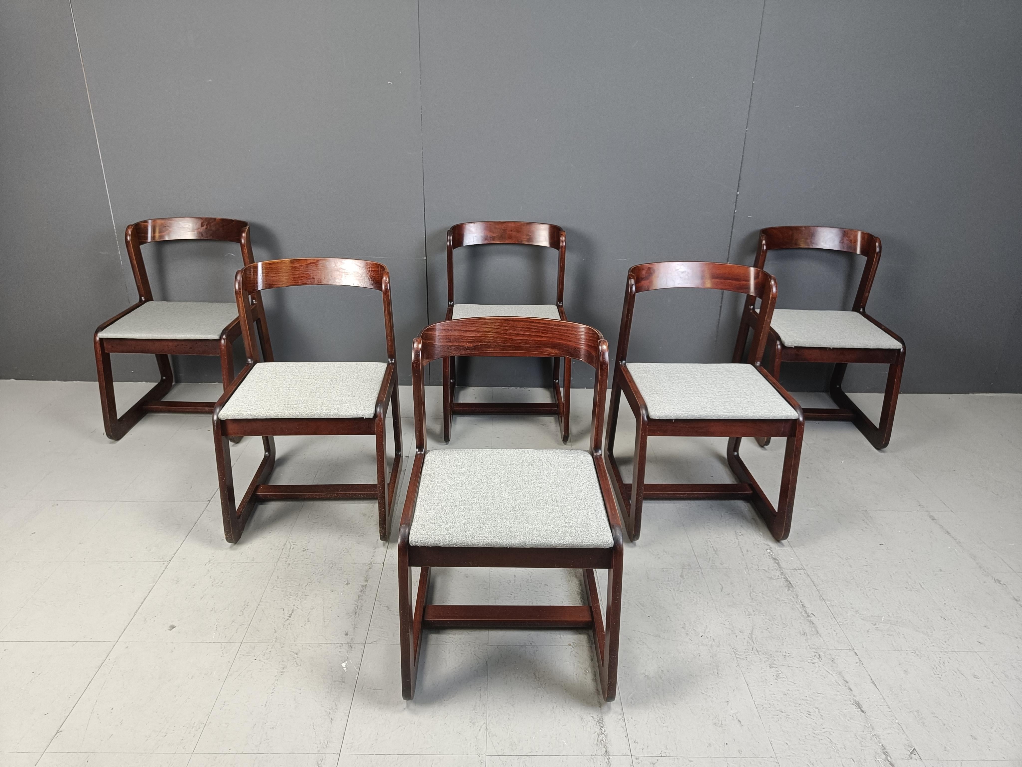 Set of 6 rare dining chairs by Mario Sabot..

The chairs have a beautifully shaped frames and come with newly upholstered fabric seats.

Good condition.

1970s - Italy

Dimensions:
Height: 75cm
Width: 47cm
Depth: 44cm
Seat height: 44cm

Ref.:
