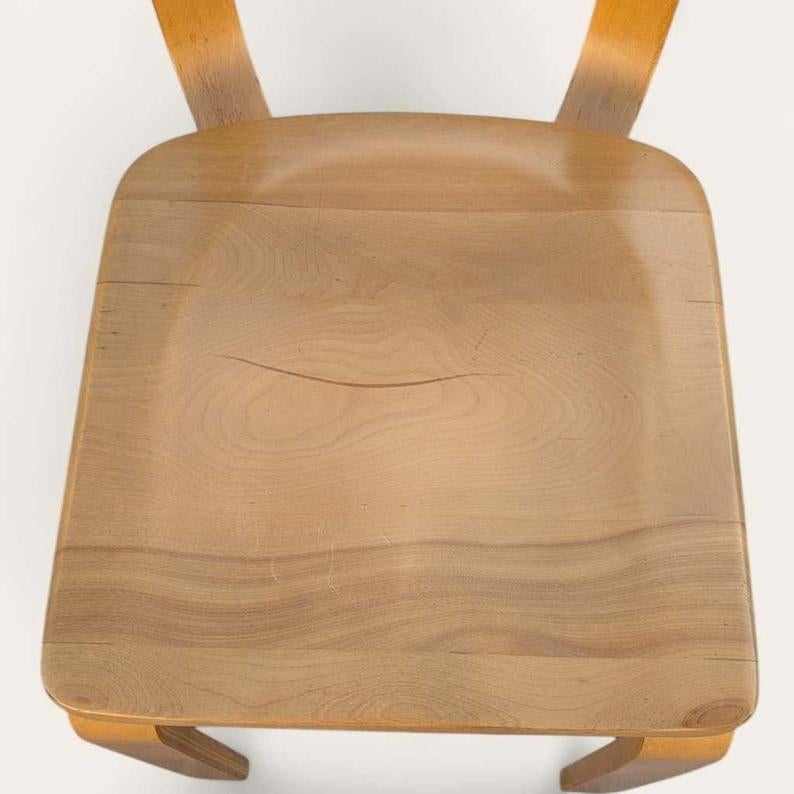 Mid-Century moderno Sedie da pranzo vintage di Thonet, sedile a sella di faggio in vendita