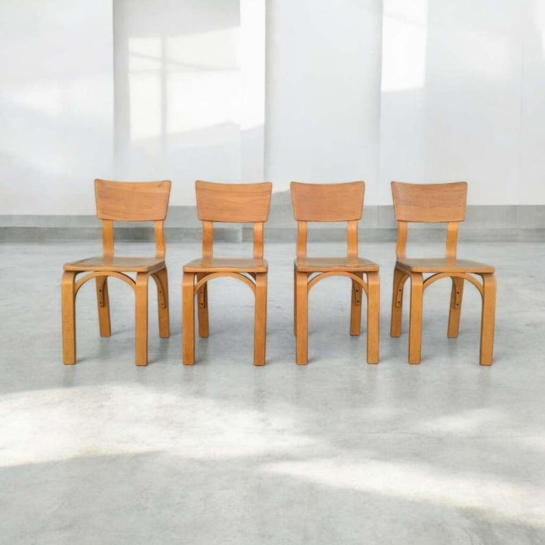 Faggio Sedie da pranzo vintage di Thonet, sedile a sella di faggio in vendita
