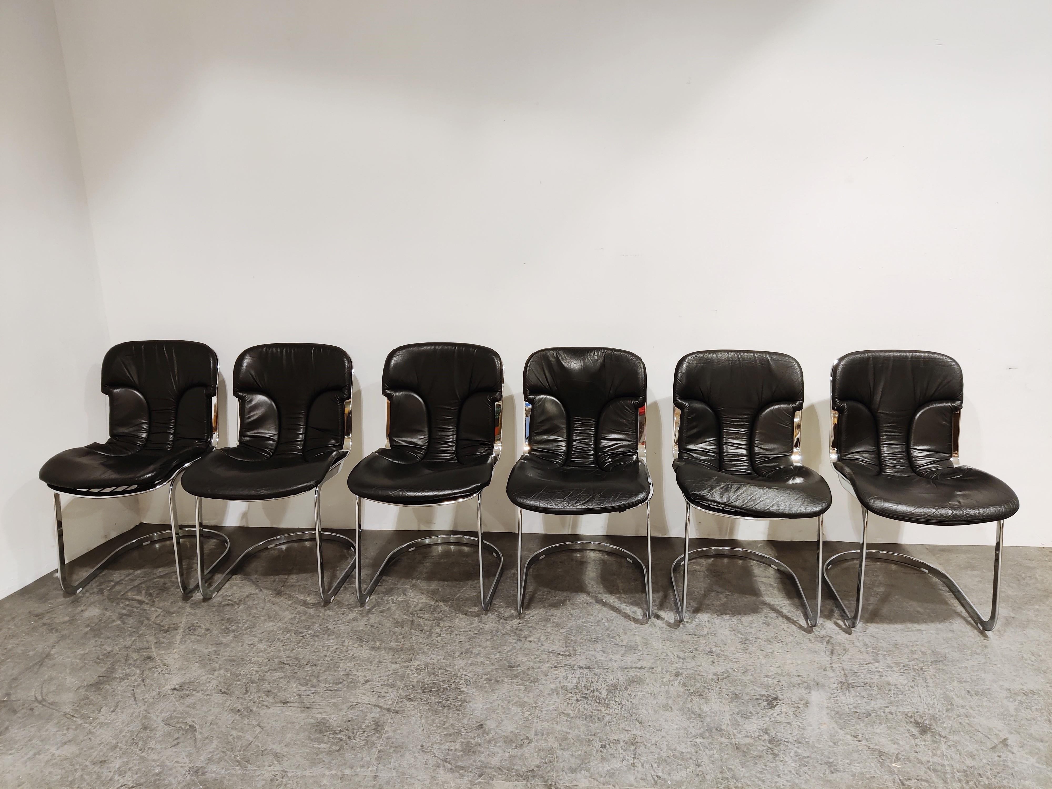 Set of 6 dining chairs designed by Willy Rizzo for Cidue.

The chairs have a beautifully shaped chrome frame and come with the original black leather seats.

Very good condition.

This is a rare model.

The chairs still look up to date in
