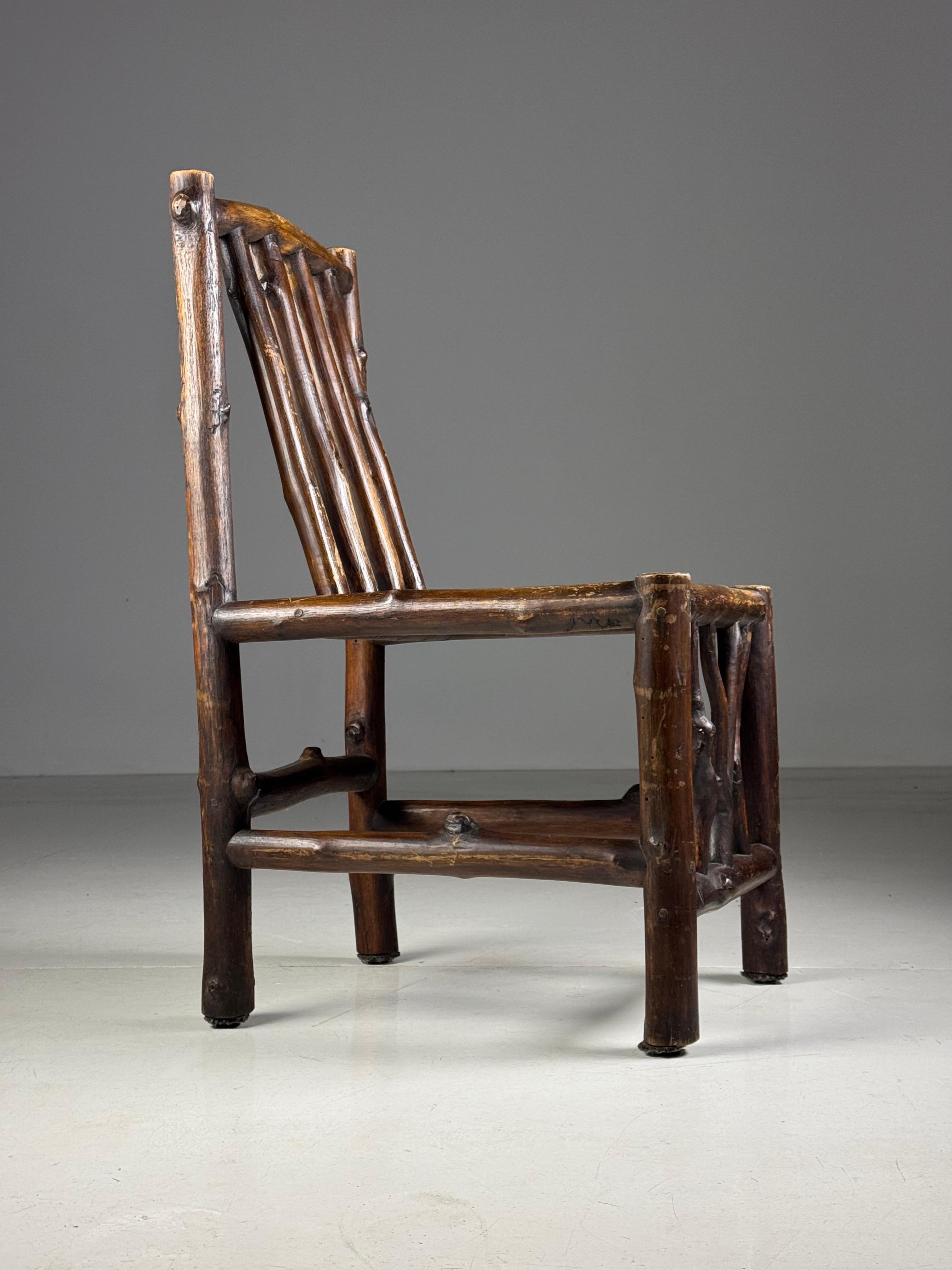 20ième siècle Chaises de salle à manger vintage tronc en vente