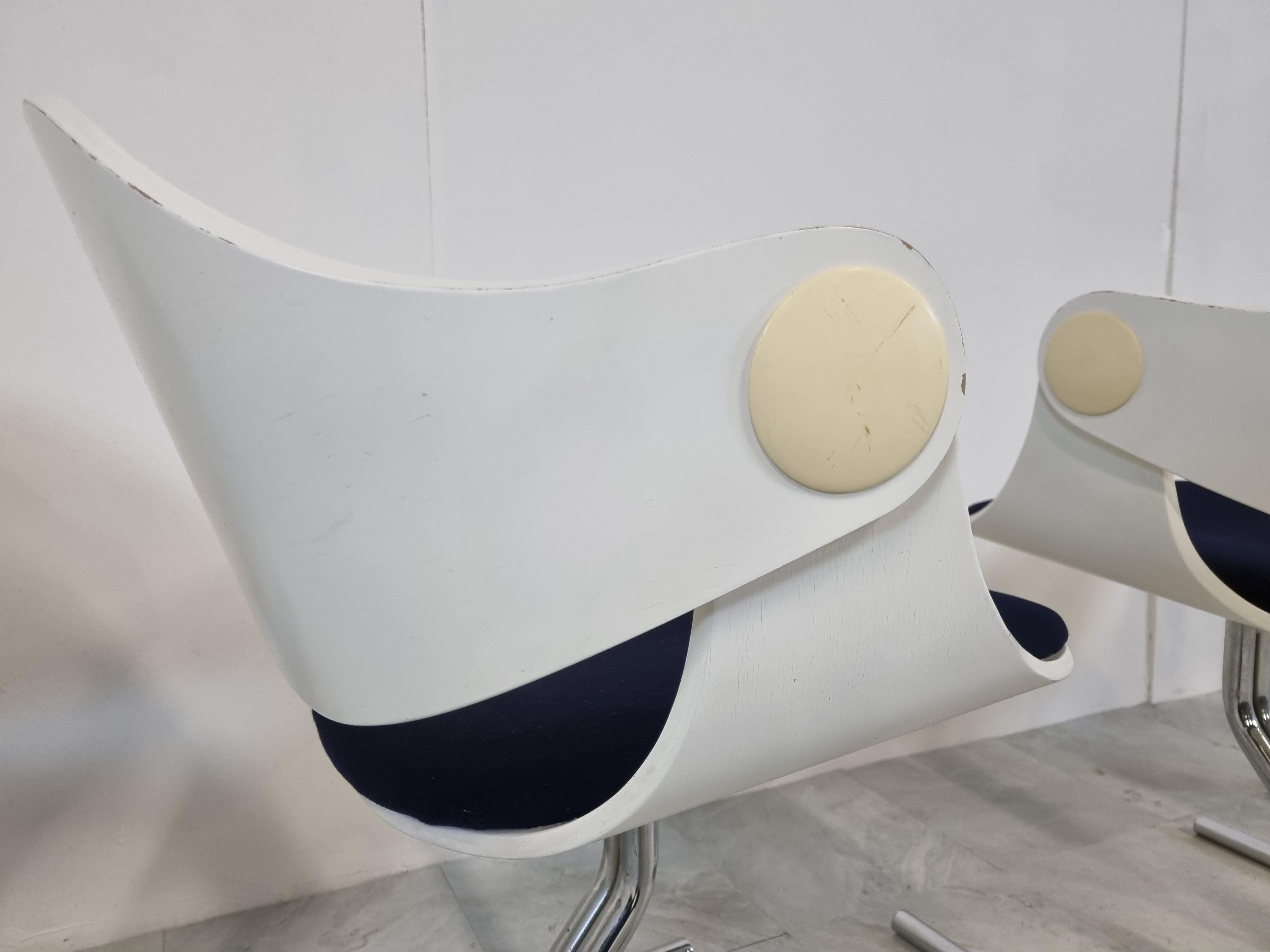Space age dining chairs designed by Eugen Schmidt for Soloform.

Beautiful early editions on a rare chromed tubular metal 'snake' base.

Plywood frames and dark blue fabric upholstery.

Striking design.

Good condition

1960s -