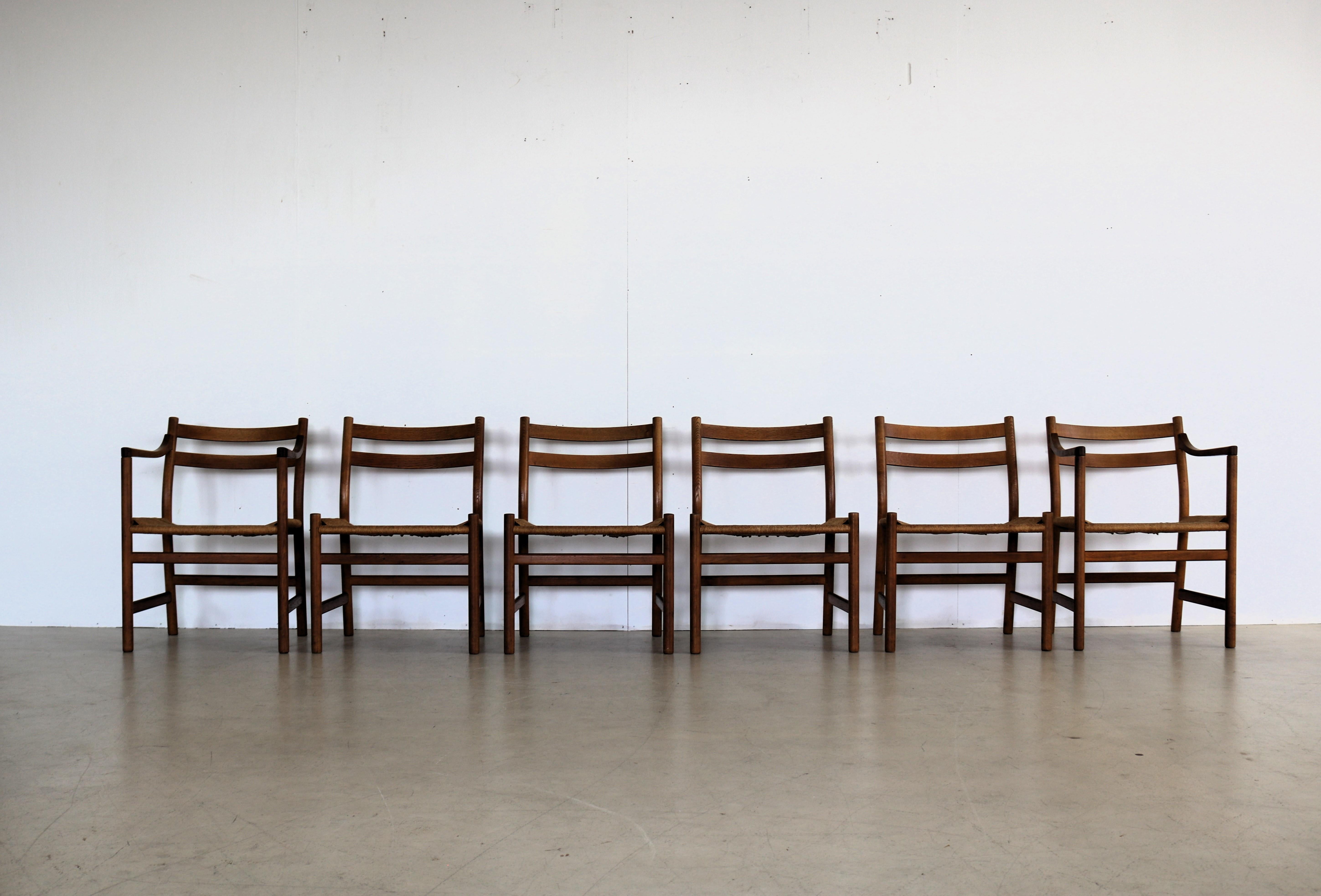 vintage dining room chairs | chairs | Hans Wegner | Danish

Set of 6 dining chairs designed by Hans Wegner for Carl Hansen & Sön. 4x model CH47 and 2x model CH46 with armrests. Can also be combined as a set with the Borge Mogensen oak dining