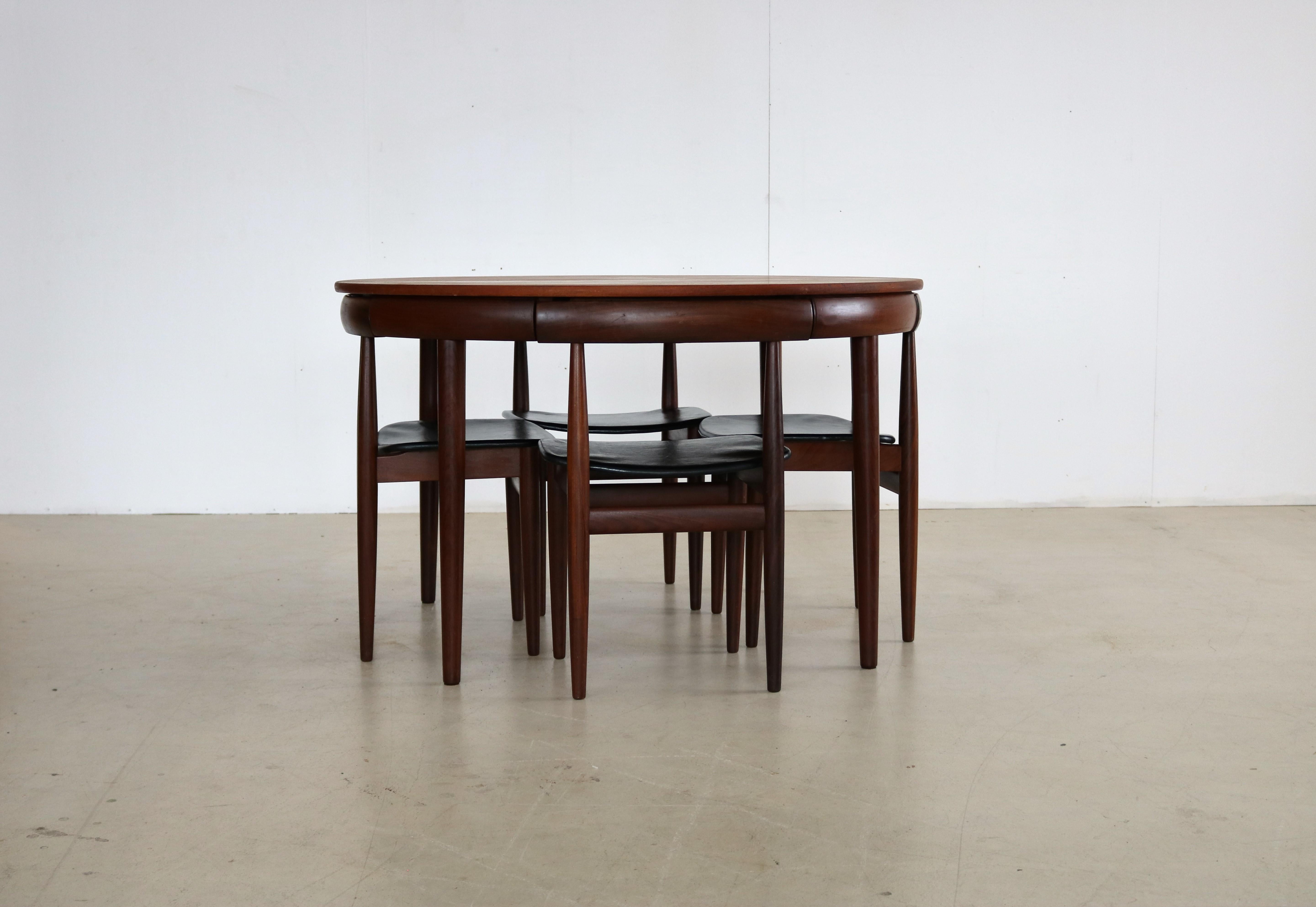 vintage dining room set  table  chairs  Frem Rojle  Danish design In Good Condition For Sale In GRONINGEN, NL