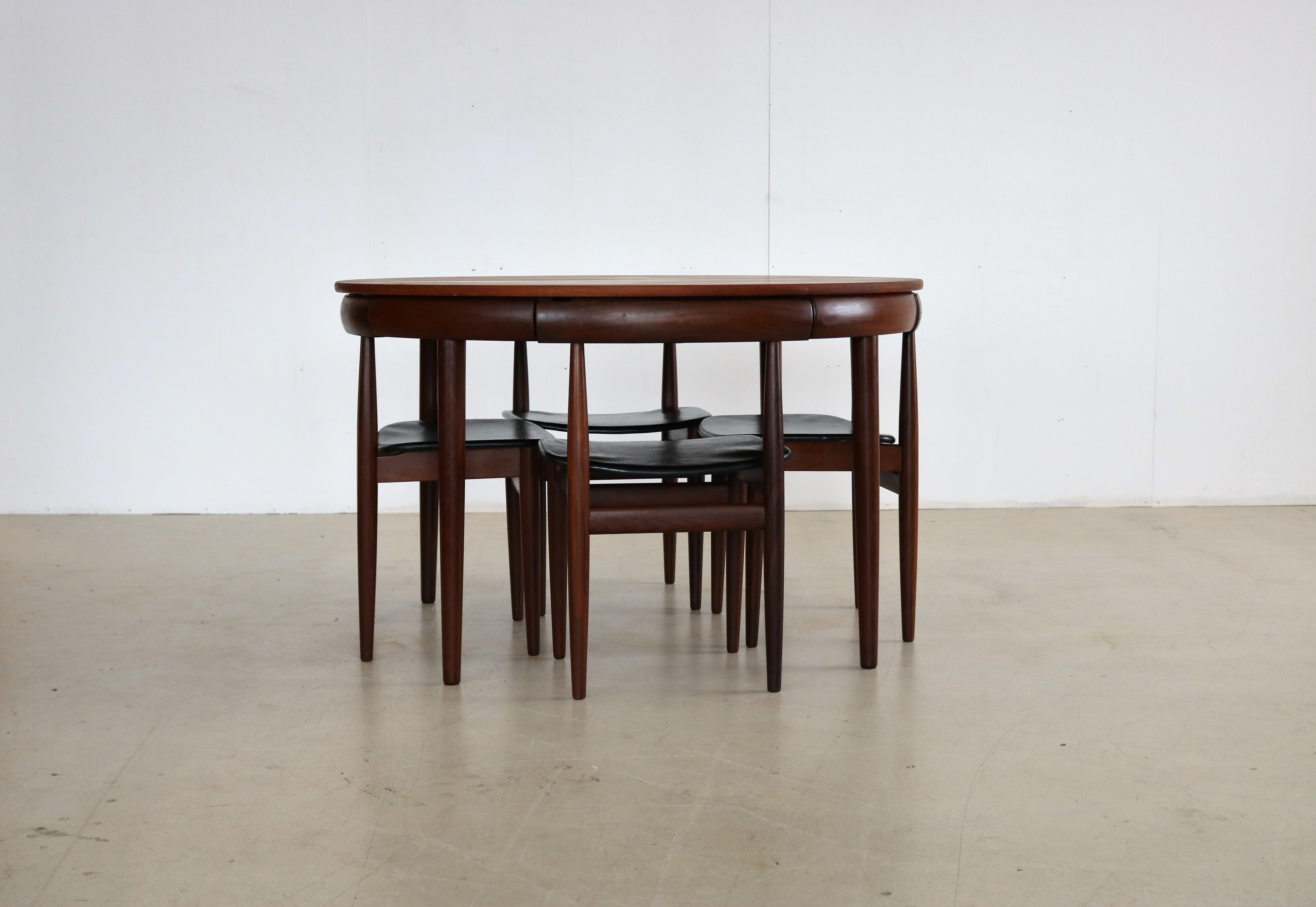vintage dining room set  table  chairs  Frem Rojle  Danish design In Good Condition In Lemmer, NL