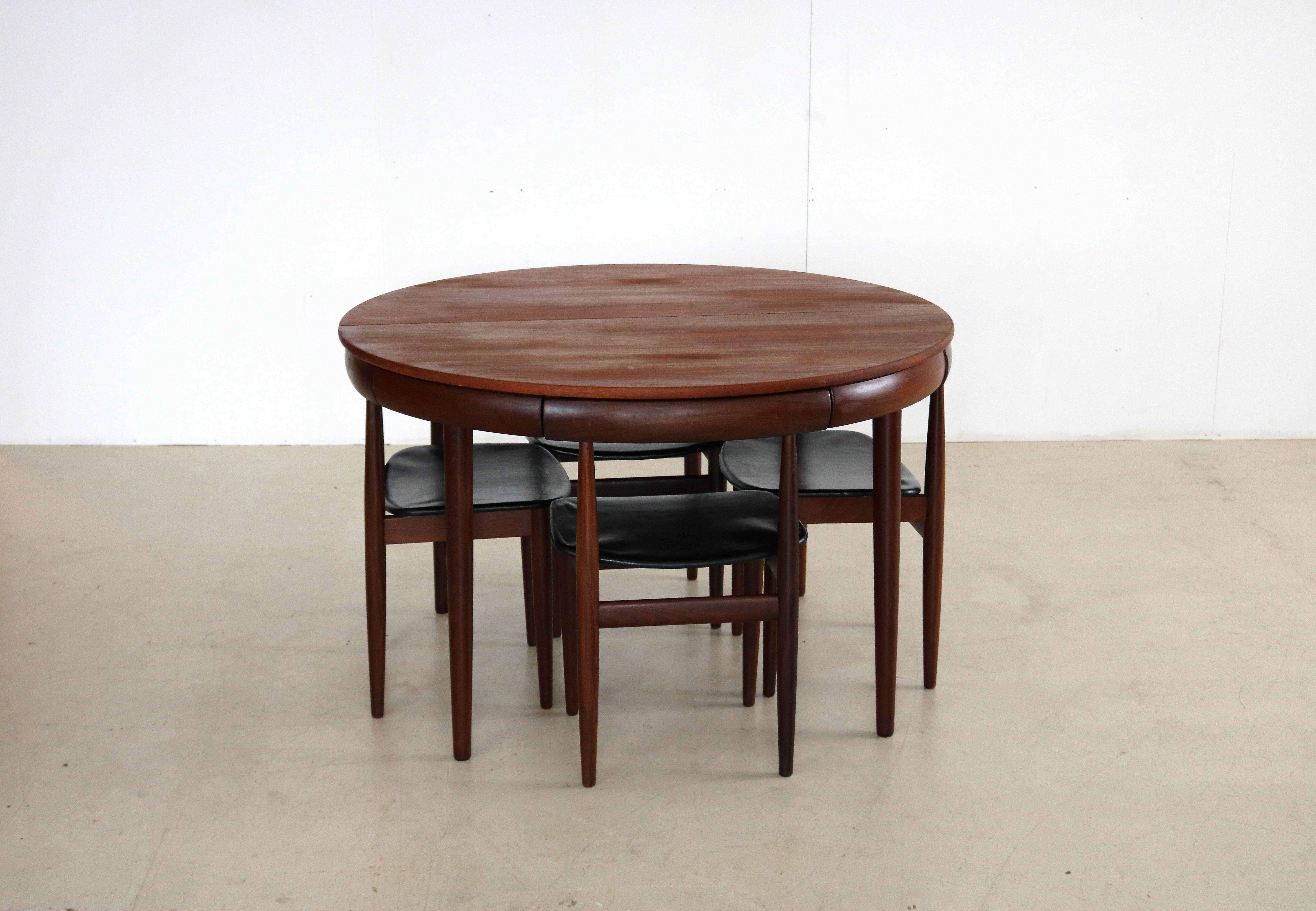 Vintage-Esszimmer-Set  Tabelle  Stühle  Fremde Rojle  Dänisches Design (Kunstleder) im Angebot
