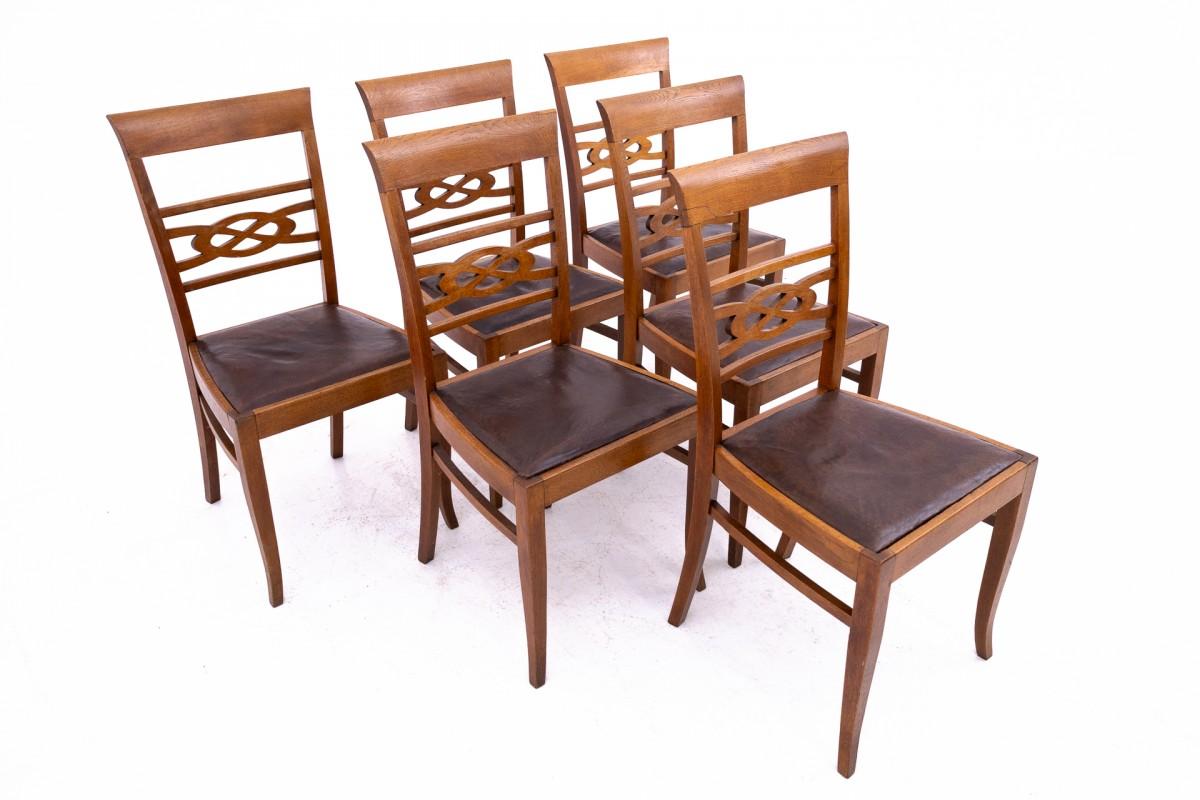Vintage-Esszimmer-Set mit Tisch und sechs Stühlen aus den 1930er Jahren.  im Zustand „Gut“ im Angebot in Chorzów, PL