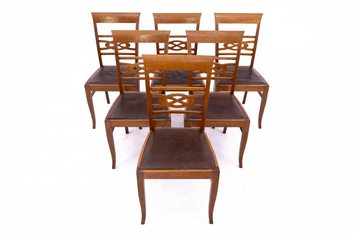 Mid-20th Century Vintage Dining Room Set with Table and Six Chairs from 1930s.