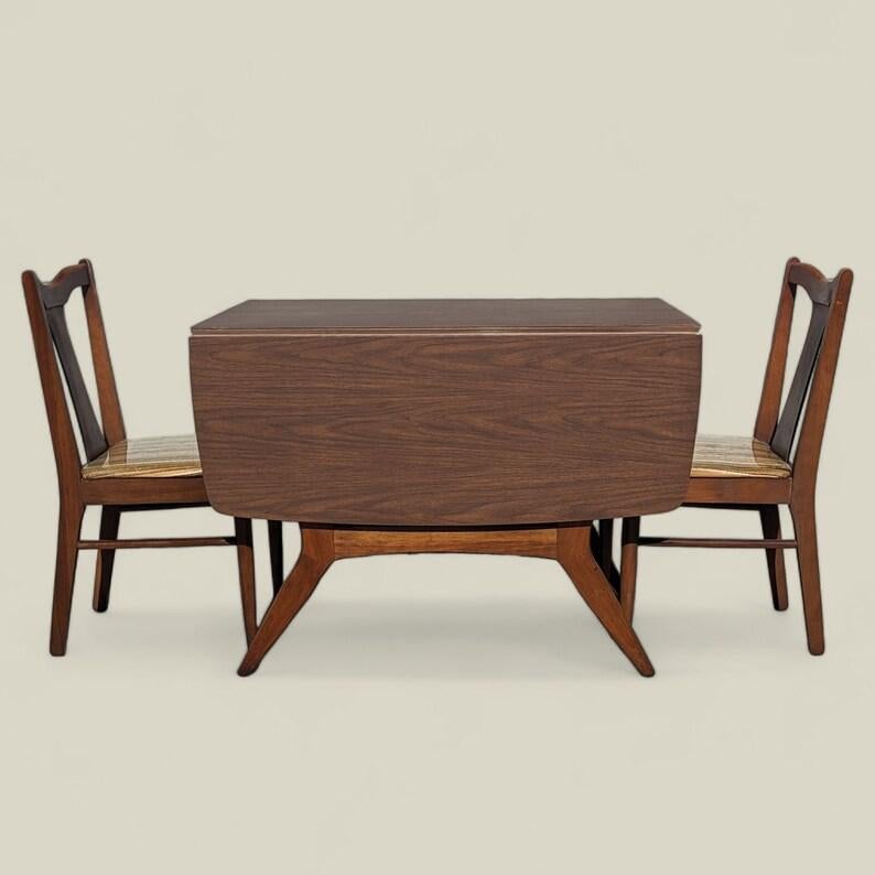 Inconnu Ensemble de salle à manger vintage, table à abattants, six chaises, milieu de siècle, MCM, stratifié en vente